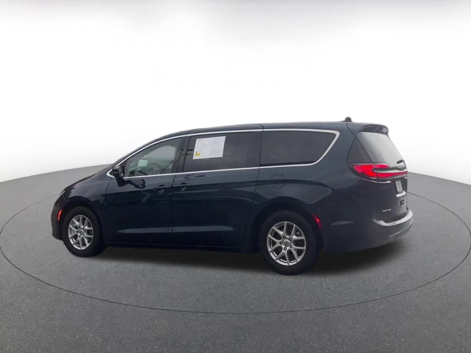 Thumbnail: 2025 Chrysler Pacifica - 10