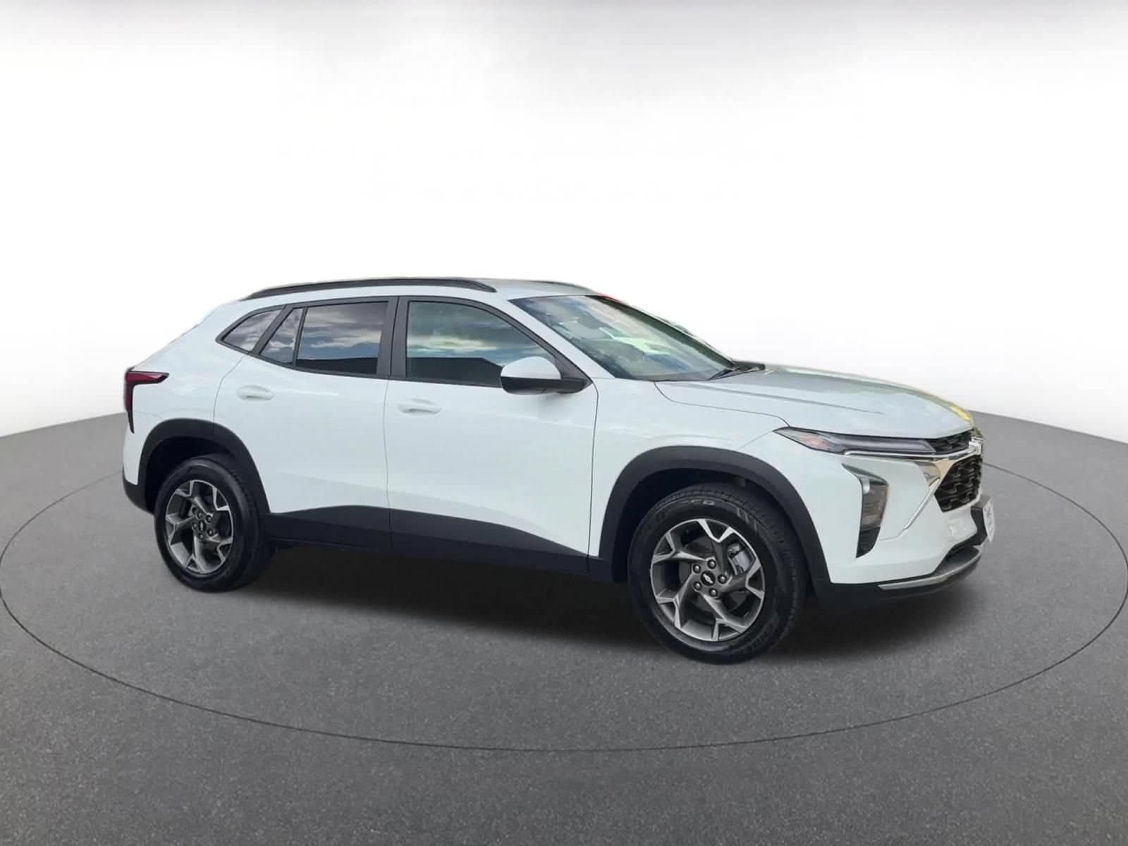 Thumbnail: 2025 Chevrolet Trax - 2