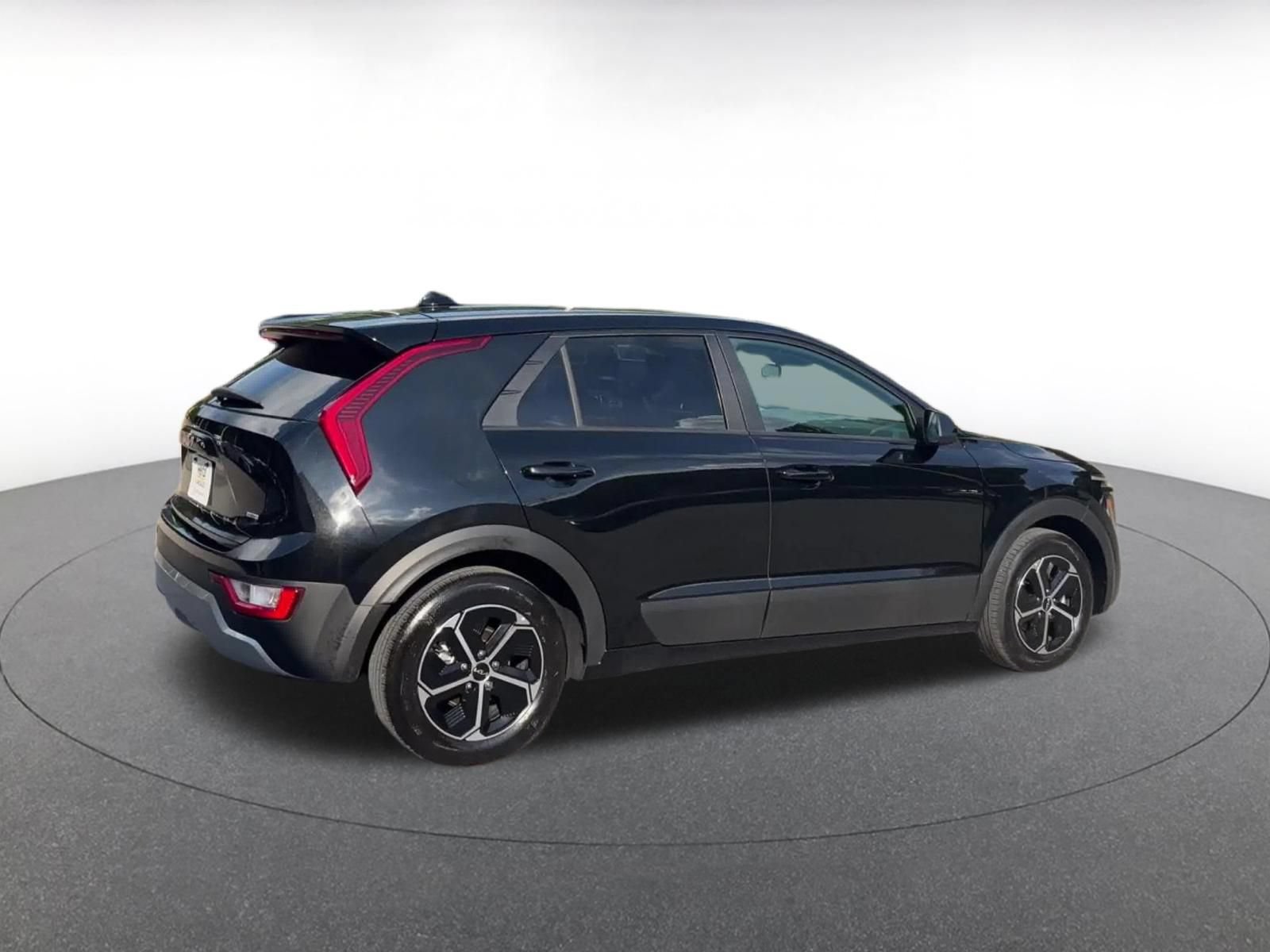 Thumbnail: 2026 Kia Niro - 14