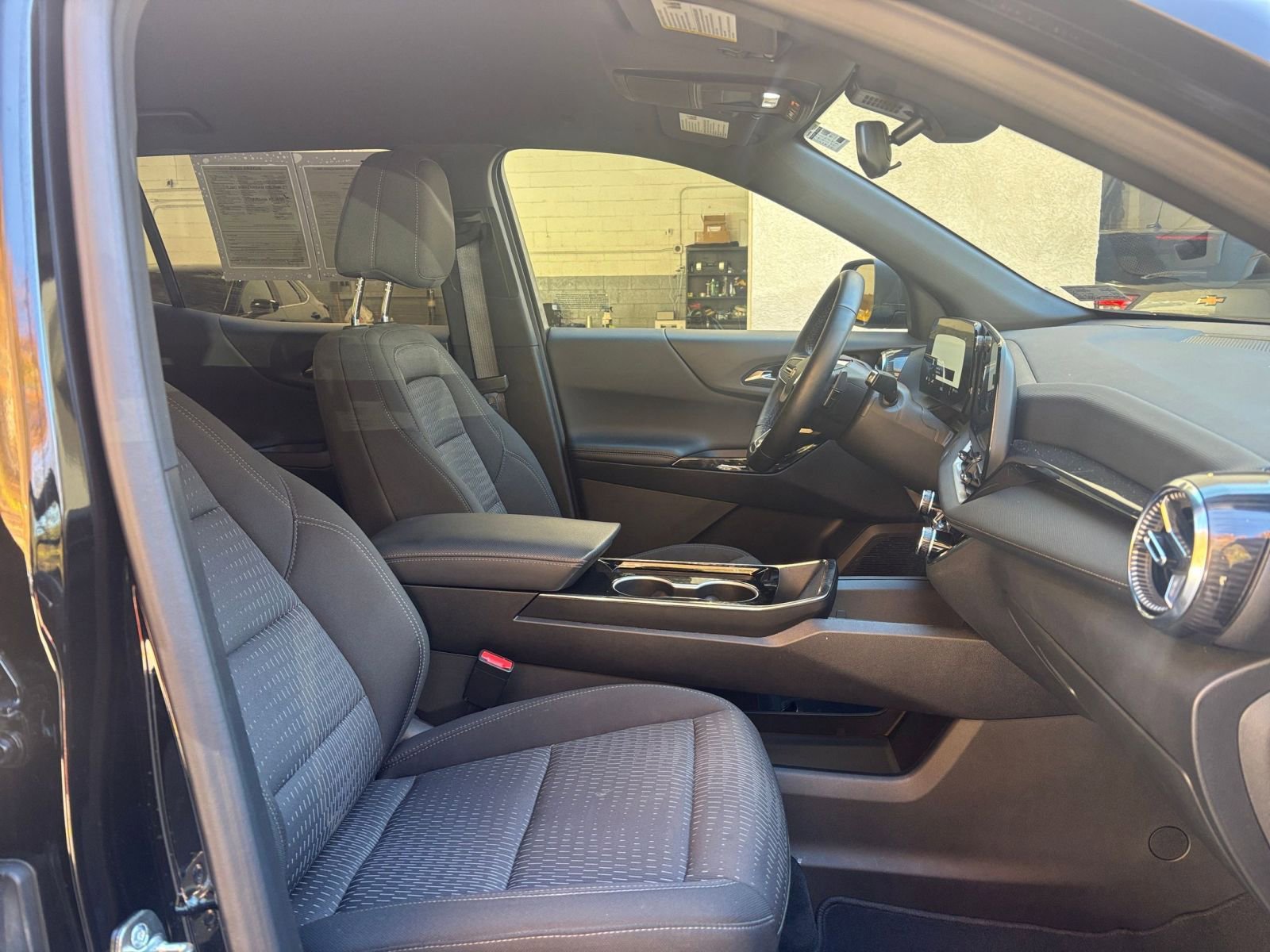 Thumbnail: 2025 Chevrolet Equinox - 25