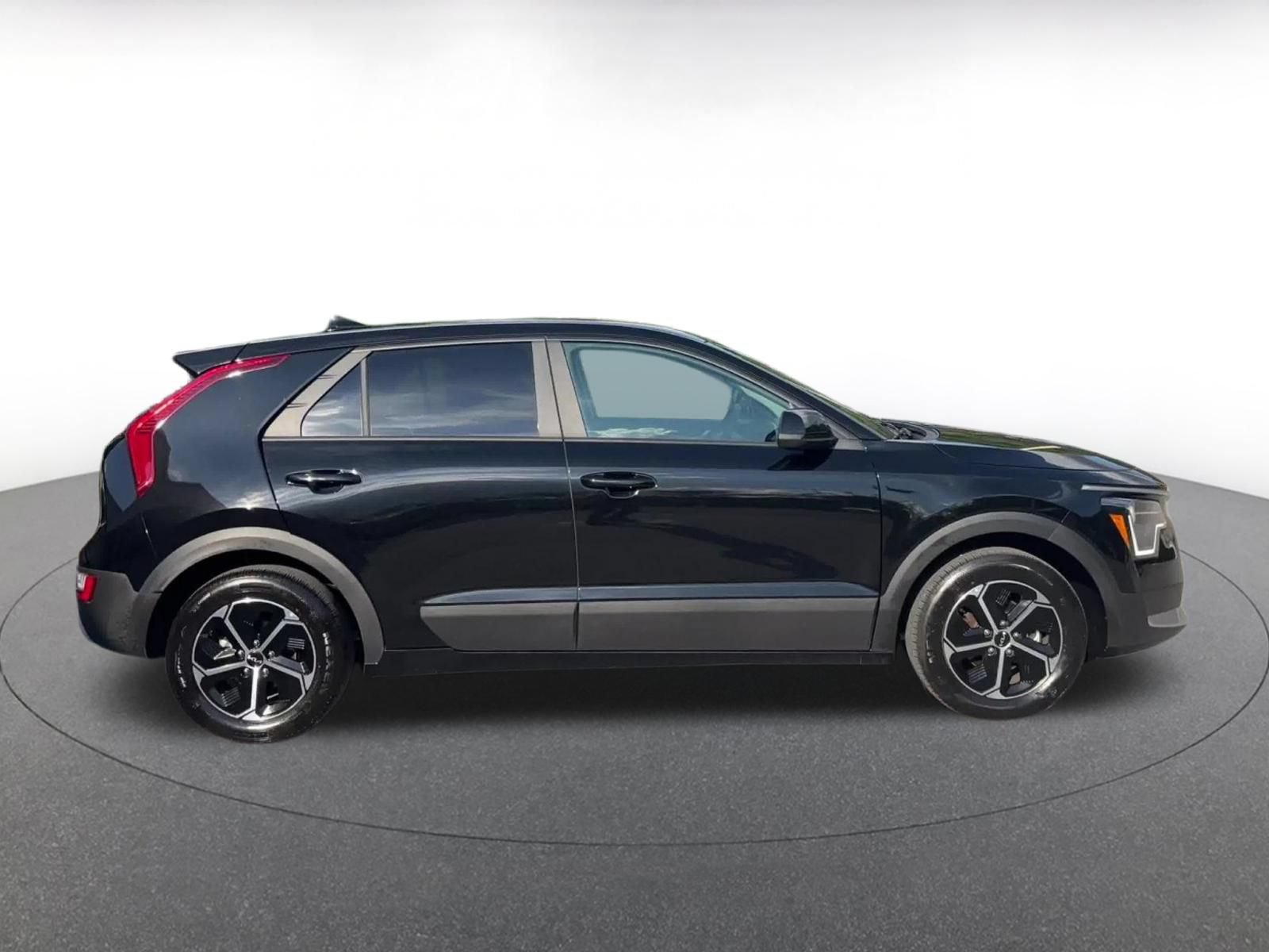 Thumbnail: 2026 Kia Niro - 16