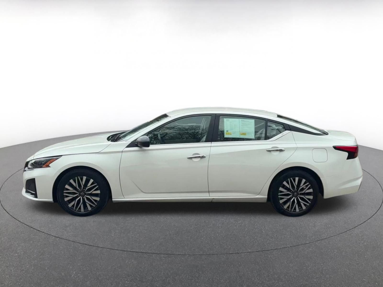 Thumbnail: 2025 Nissan Altima - 9