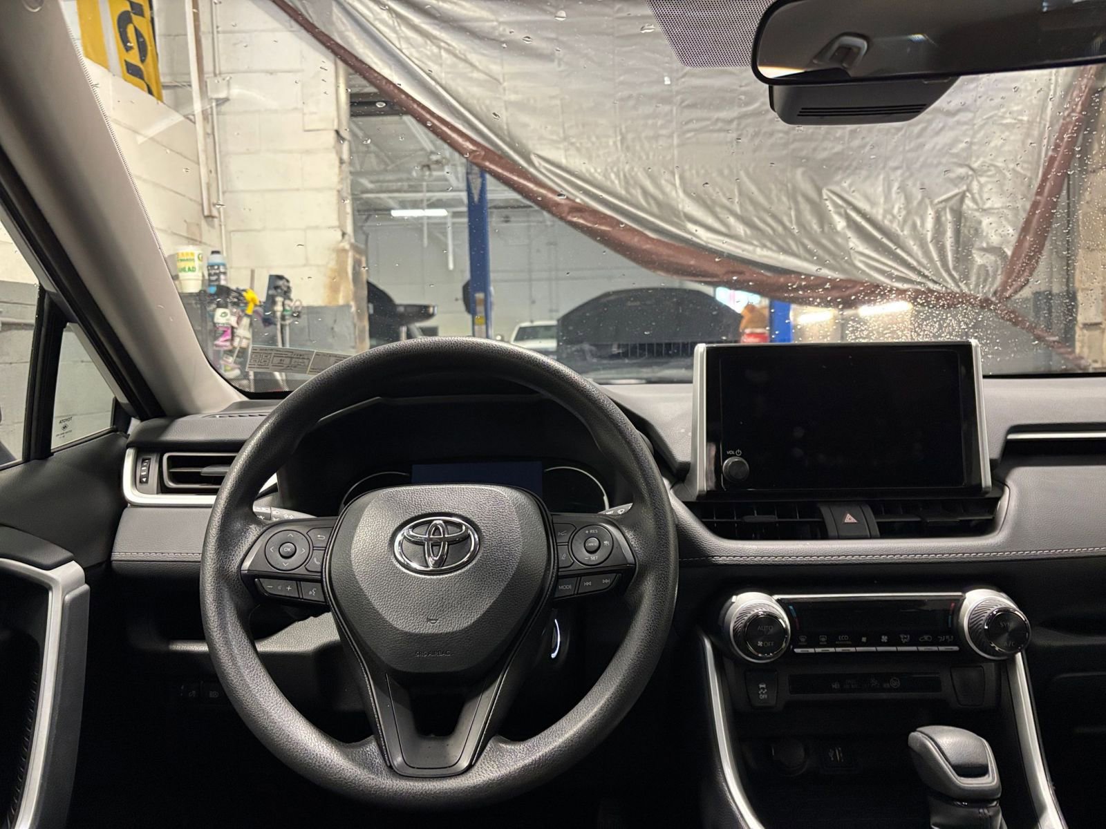 Thumbnail: 2025 Toyota RAV4 - 33