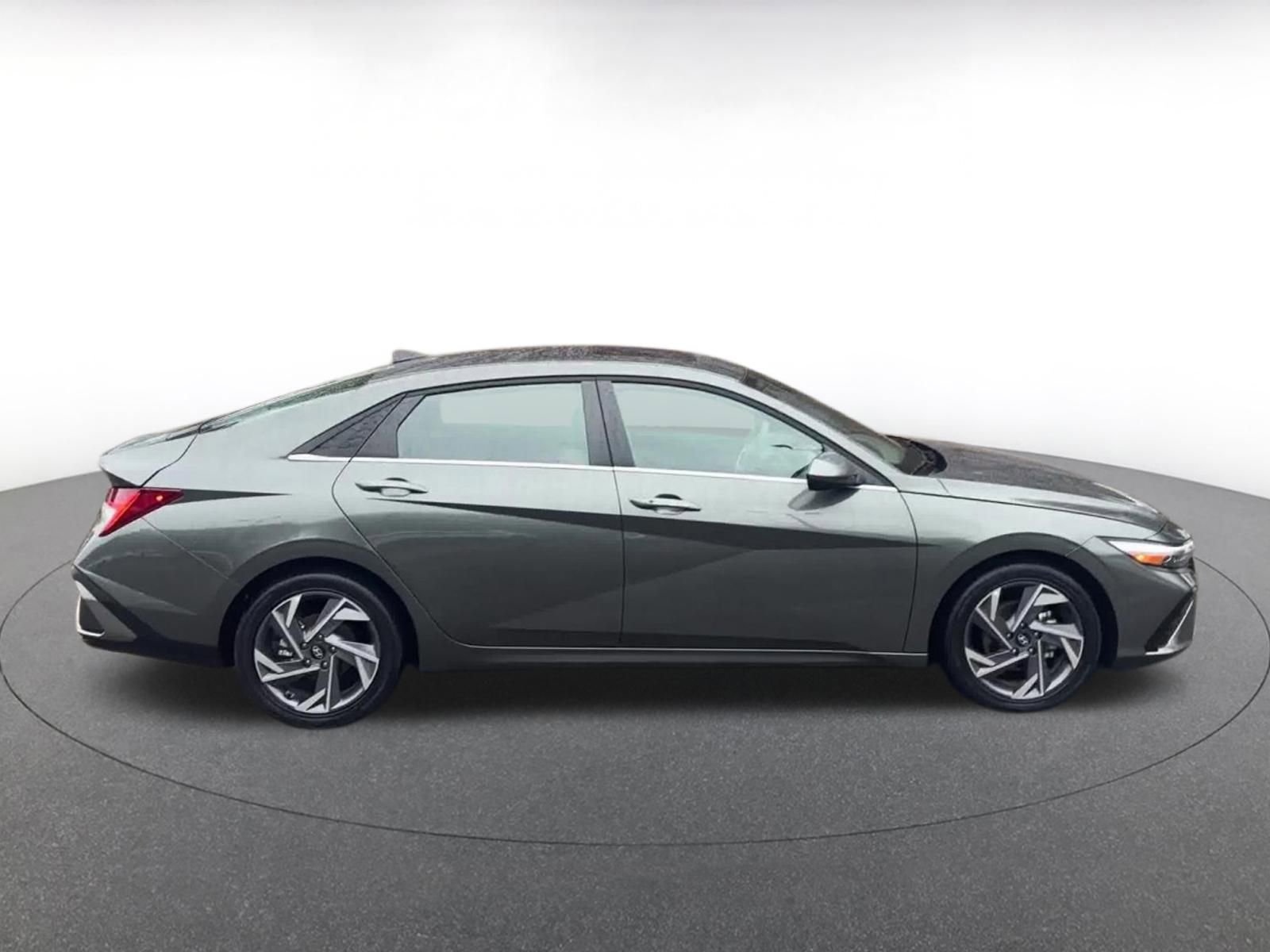 Thumbnail: 2025 Hyundai Elantra - 16