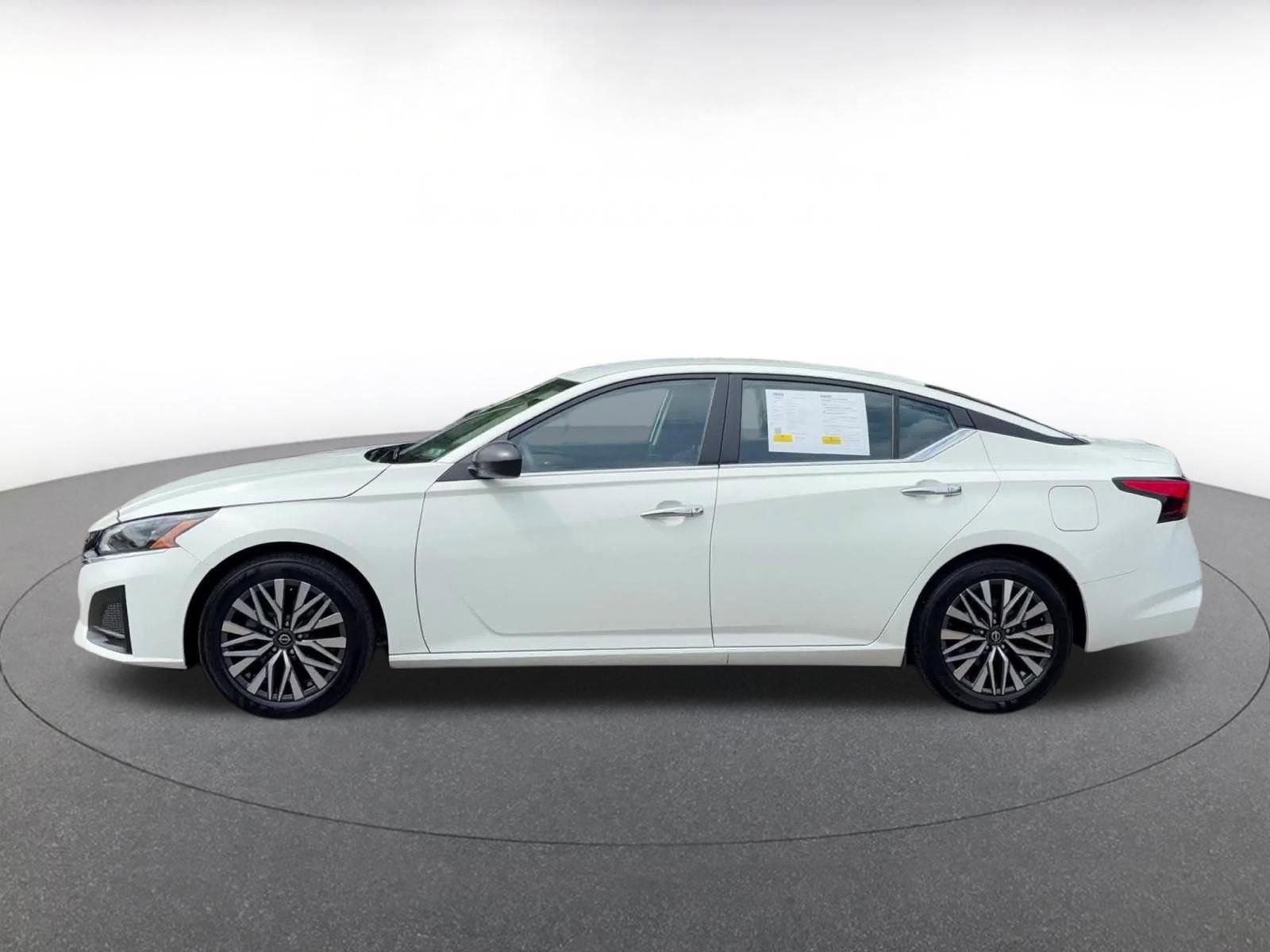 Thumbnail: 2025 Nissan Altima - 9