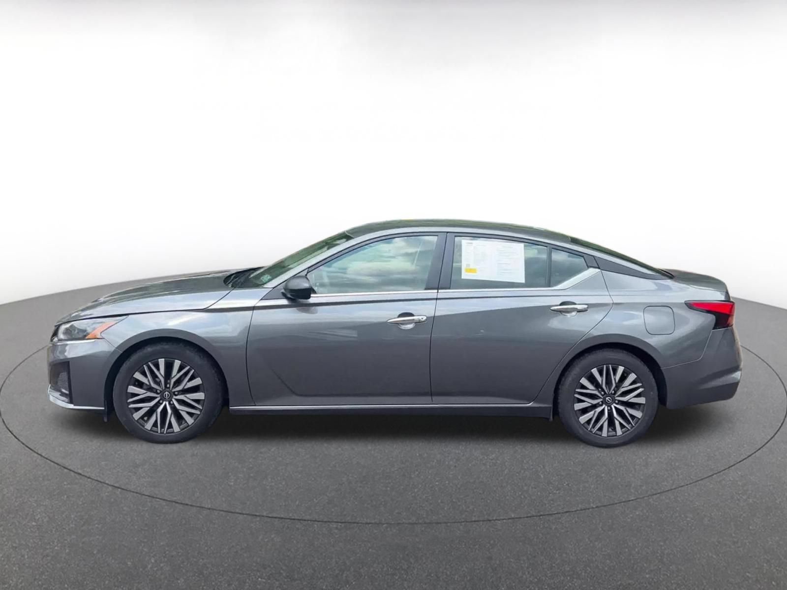 Thumbnail: 2025 Nissan Altima - 9