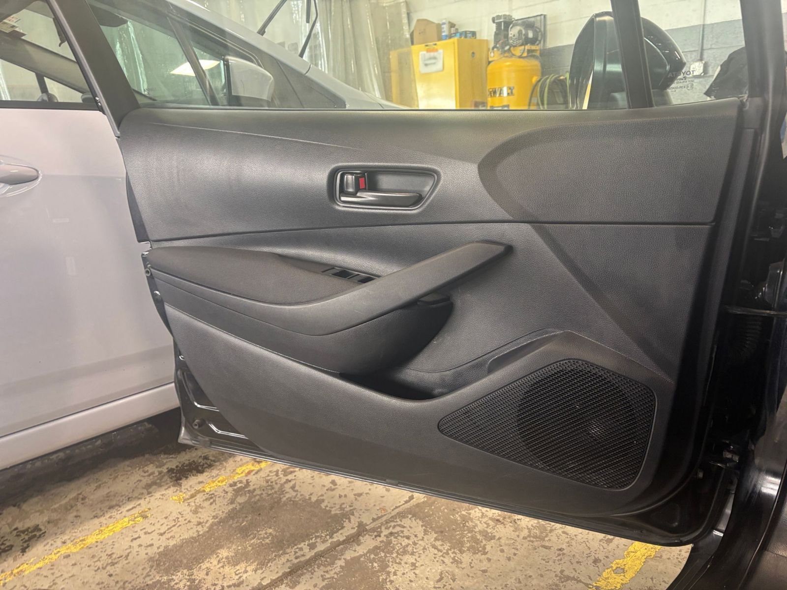 Thumbnail: 2025 Toyota Corolla - 18