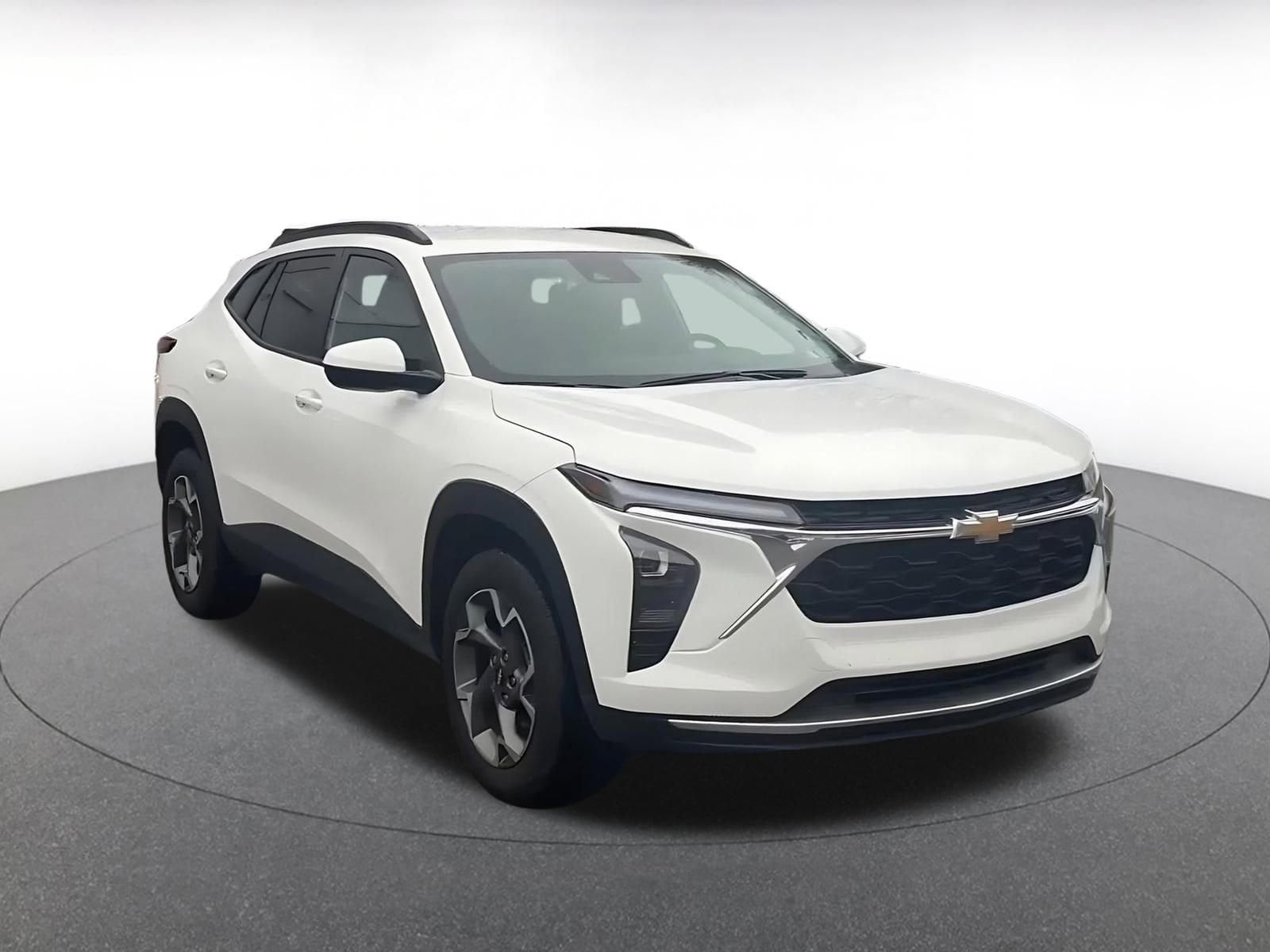 Thumbnail: 2025 Chevrolet Trax - 3