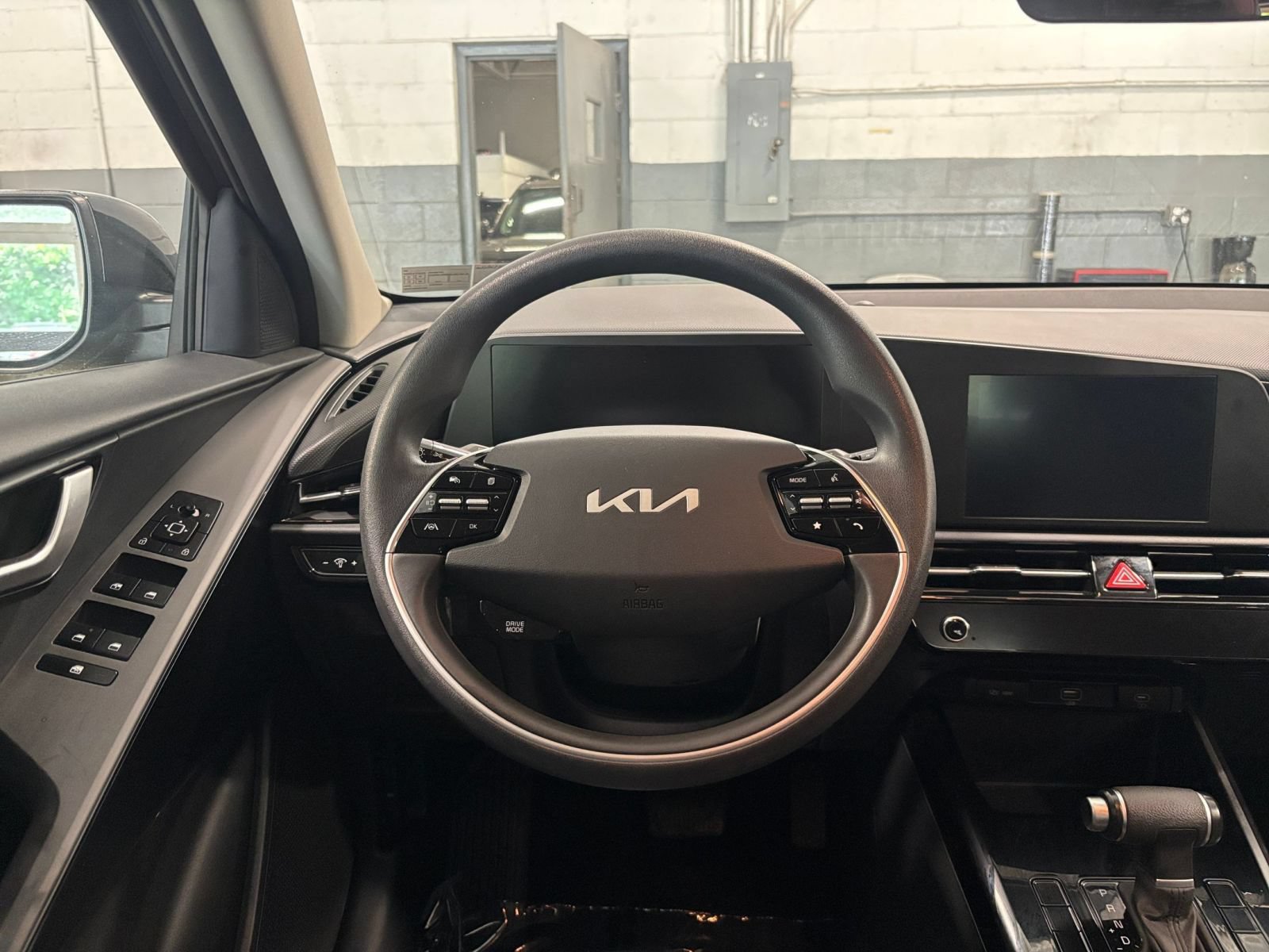 Thumbnail: 2026 Kia Niro - 32