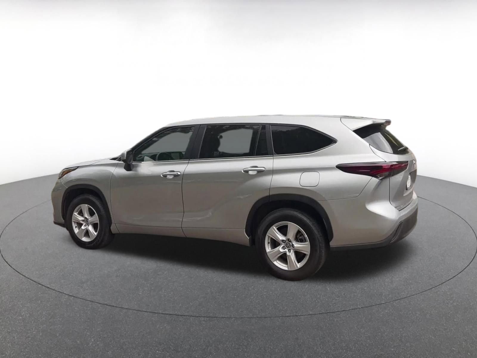 Thumbnail: 2025 Toyota Highlander - 10