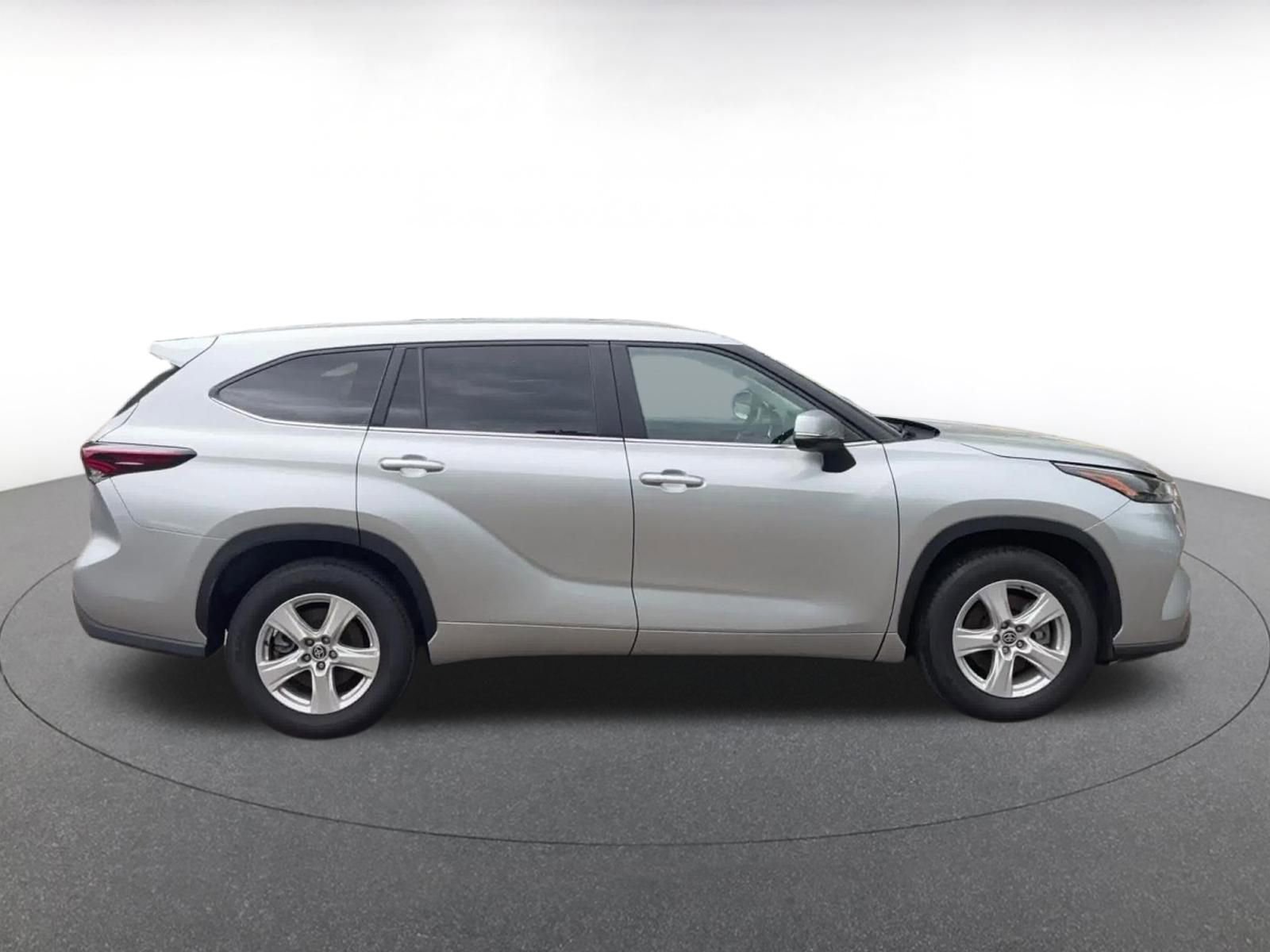 Thumbnail: 2025 Toyota Highlander - 16