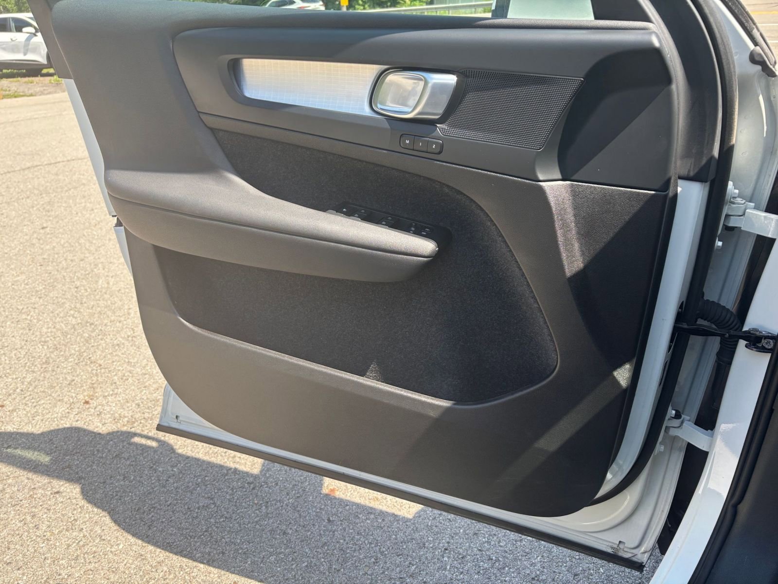 Thumbnail: 2024 Volvo XC40 - 21