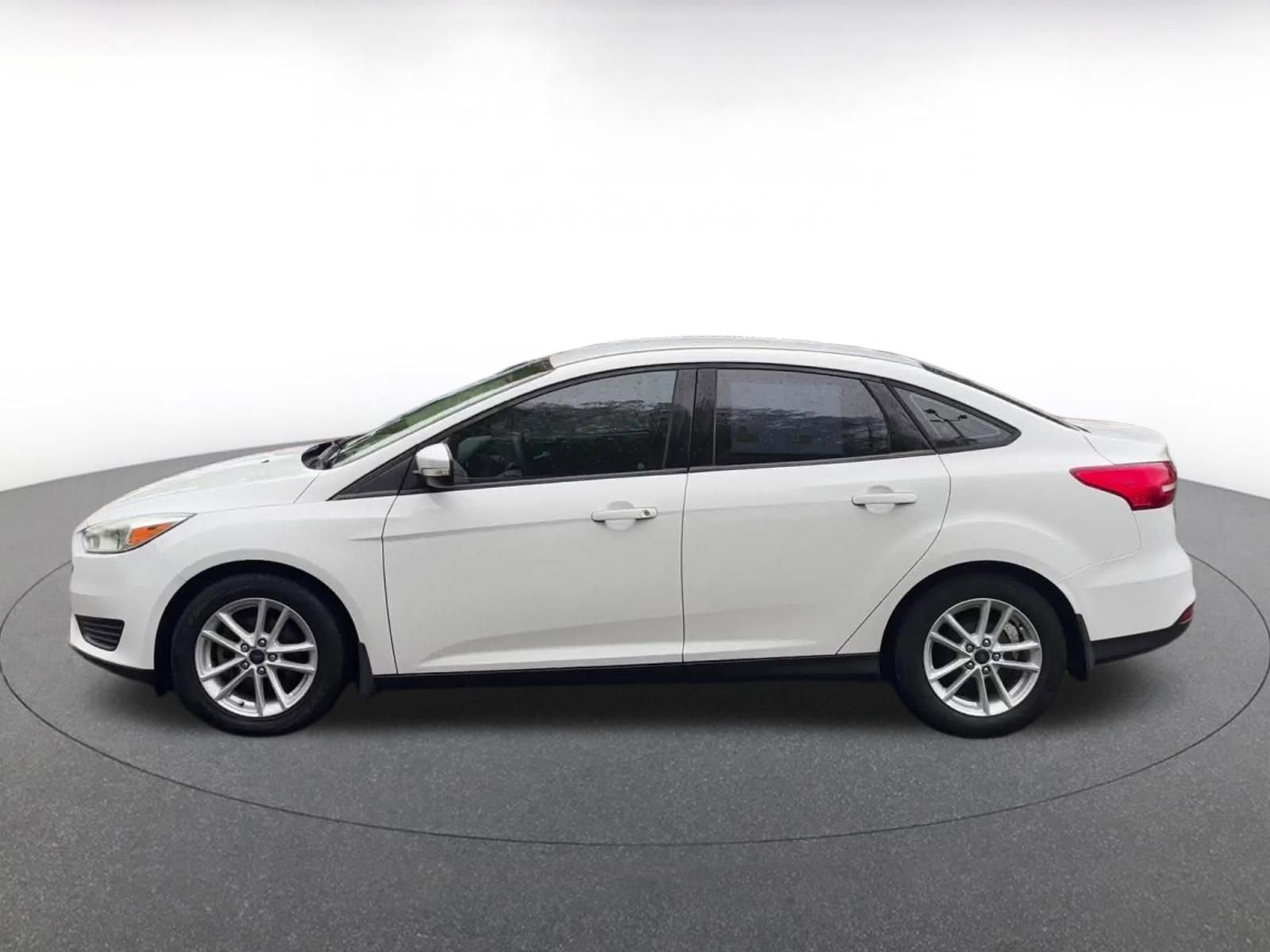 Thumbnail: 2017 Ford Focus - 9