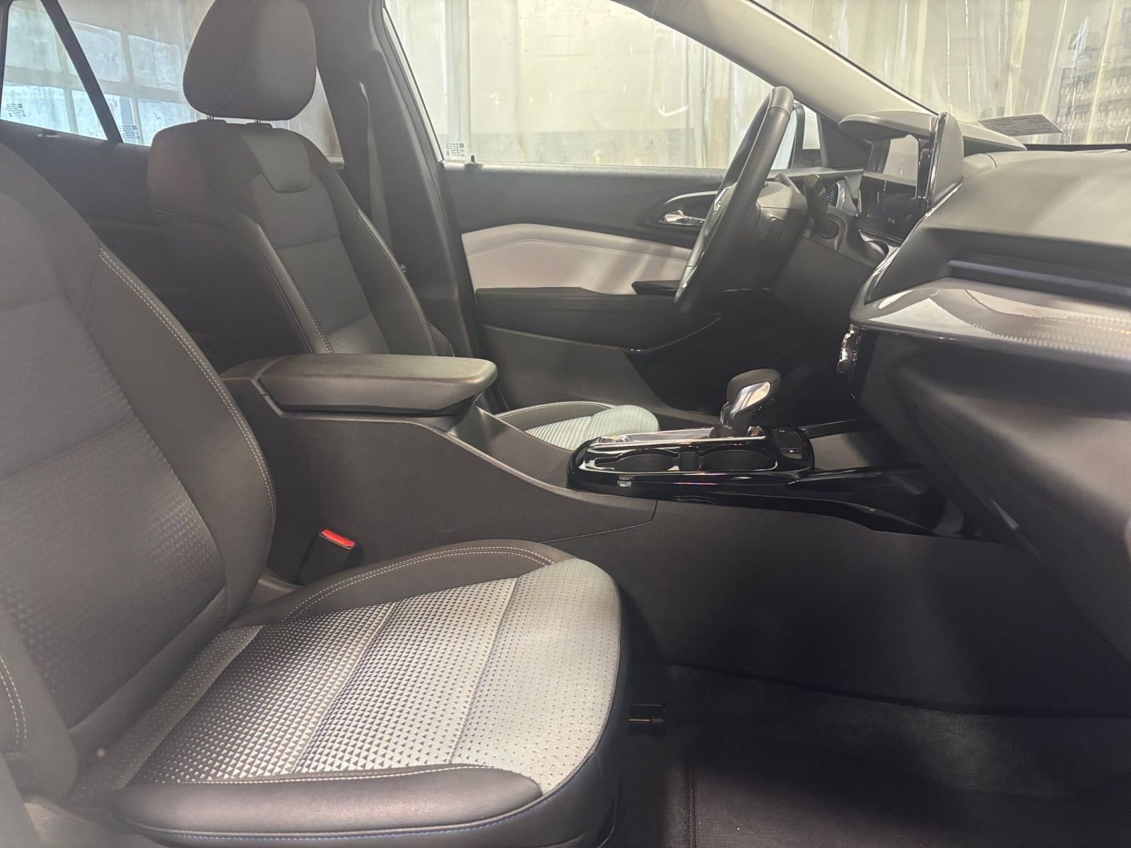 Thumbnail: 2025 Chevrolet Trax - 25