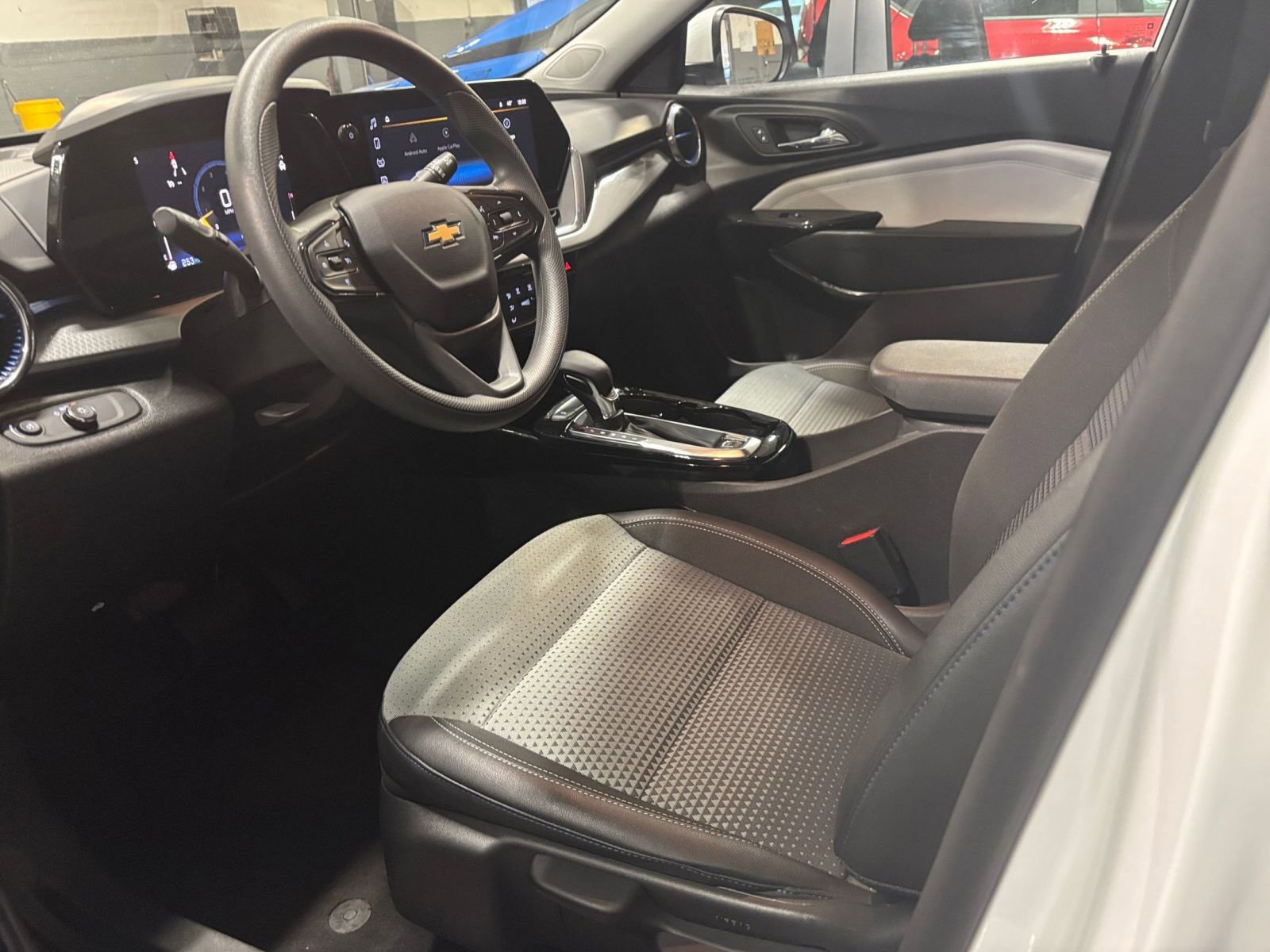 Thumbnail: 2025 Chevrolet Trax - 35