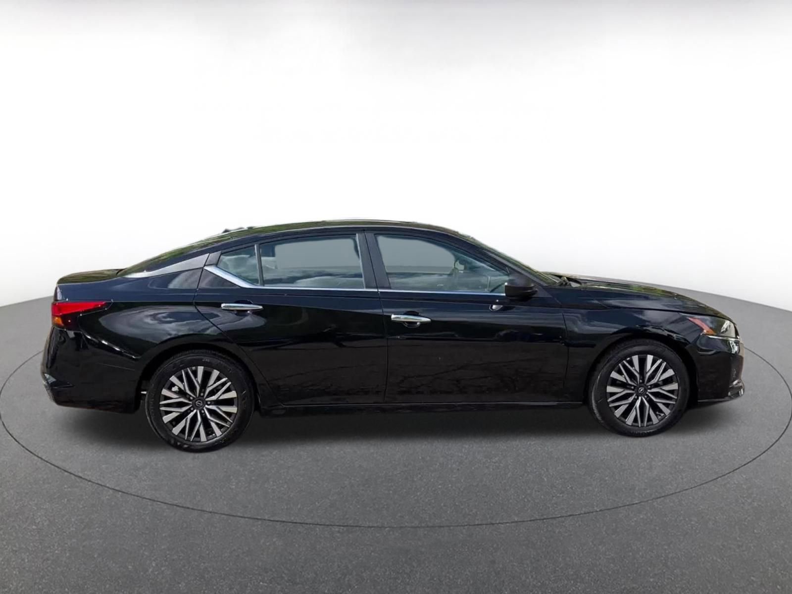 Thumbnail: 2025 Nissan Altima - 16