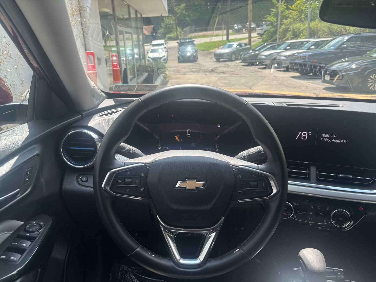 Thumbnail: 2025 Chevrolet Trax - 32