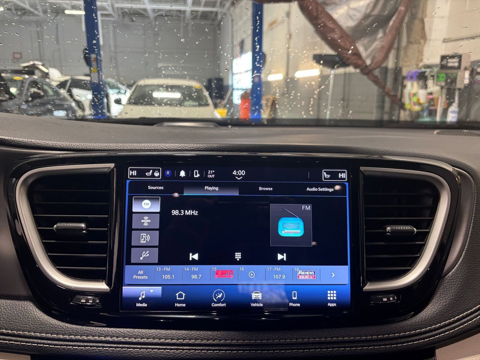 Thumbnail: 2023 Chrysler Pacifica - 20