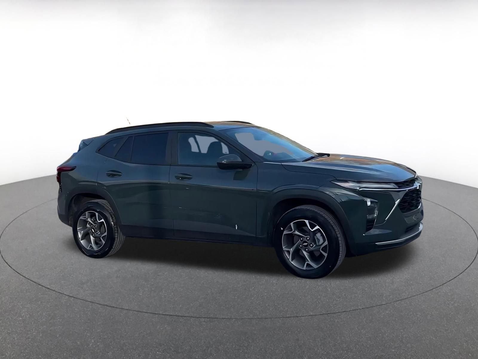 Thumbnail: 2025 Chevrolet Trax - 2