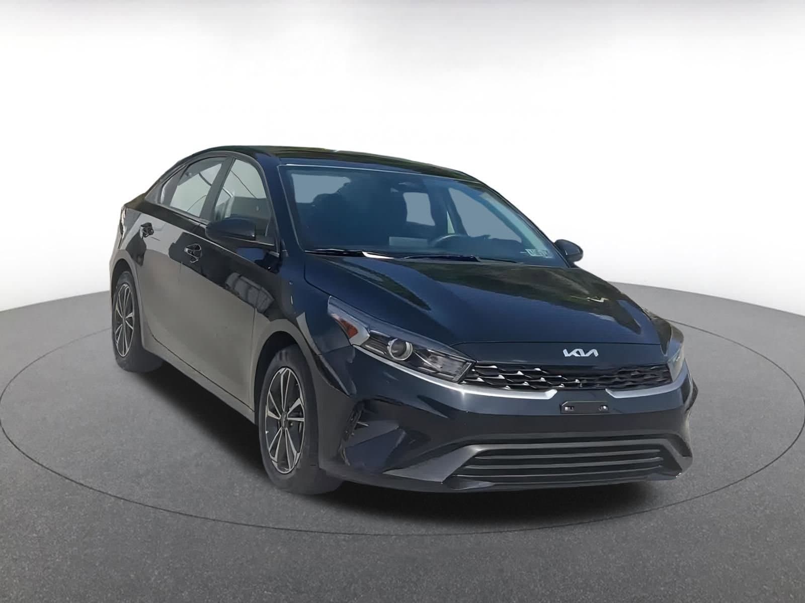 Thumbnail: 2024 Kia Forte - 3