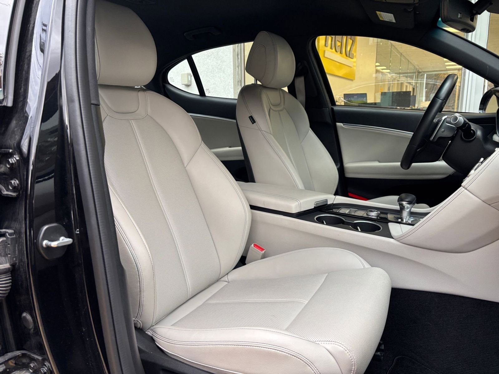 Thumbnail: 2025 Genesis G70 - 28