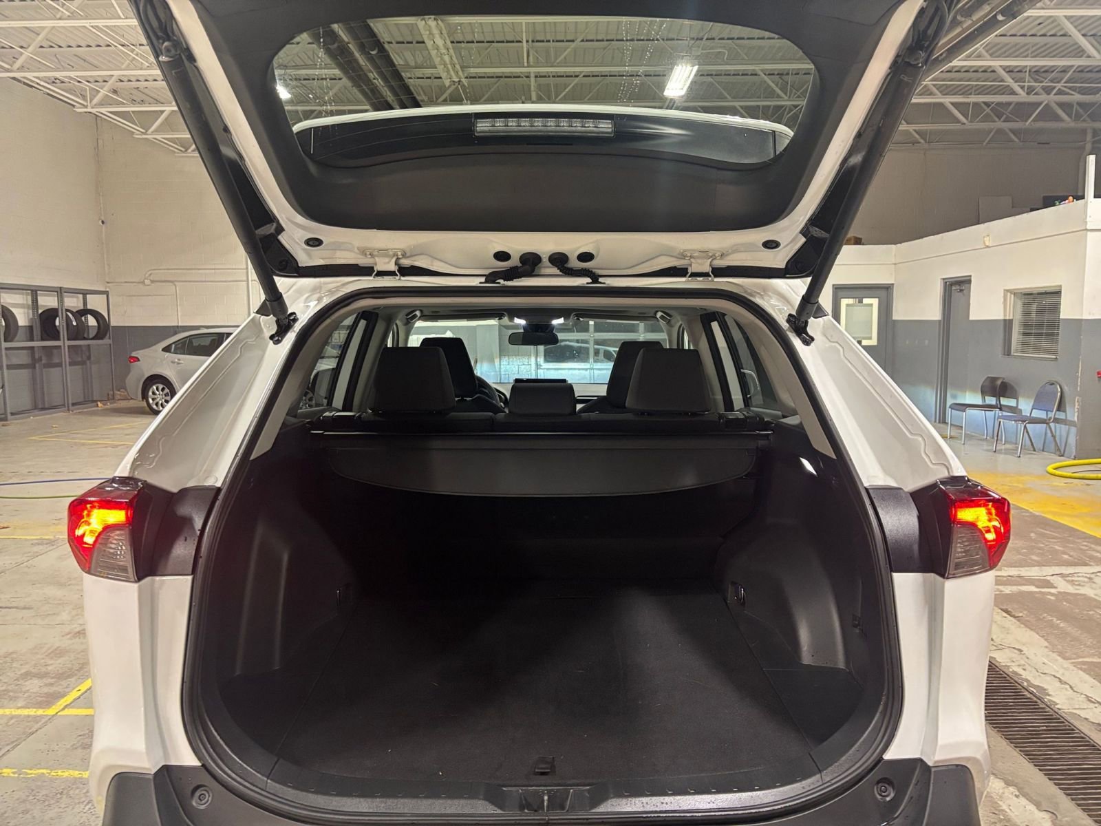 Thumbnail: 2025 Toyota RAV4 - 31