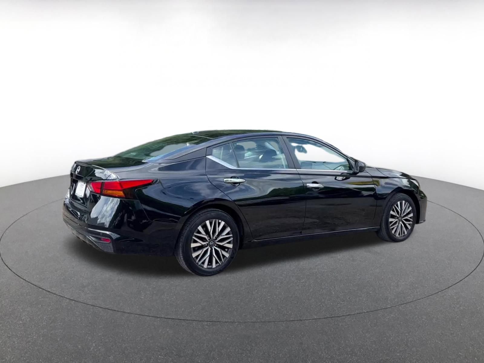 Thumbnail: 2025 Nissan Altima - 15