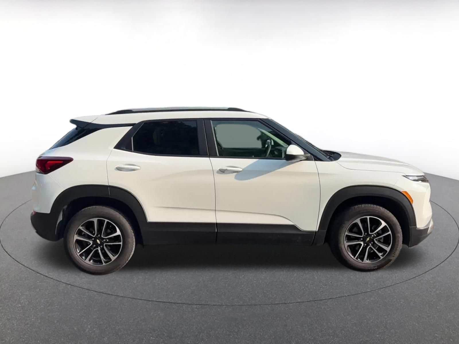 Thumbnail: 2025 Chevrolet TrailBlazer - 16