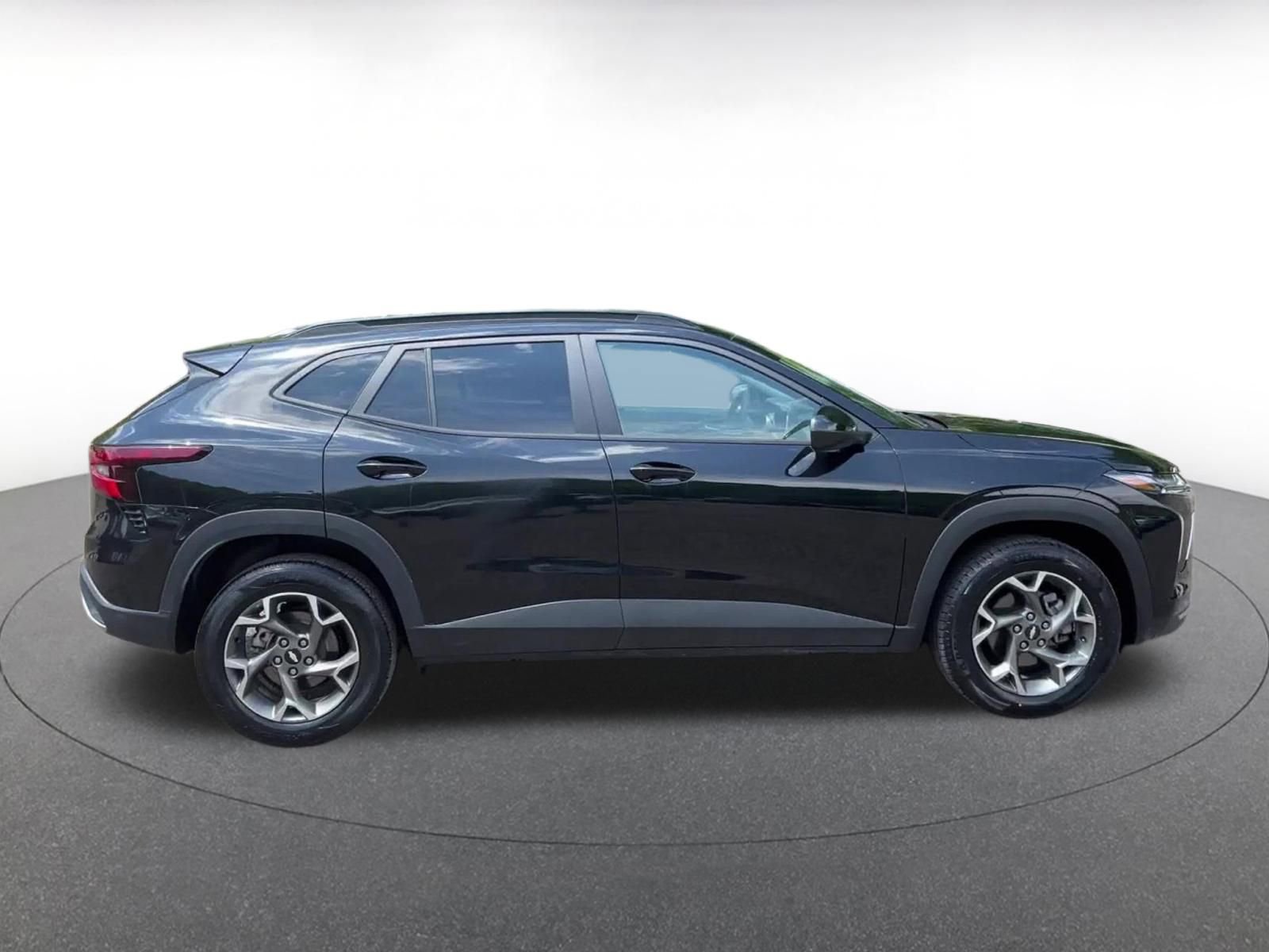 Thumbnail: 2025 Chevrolet Trax - 17