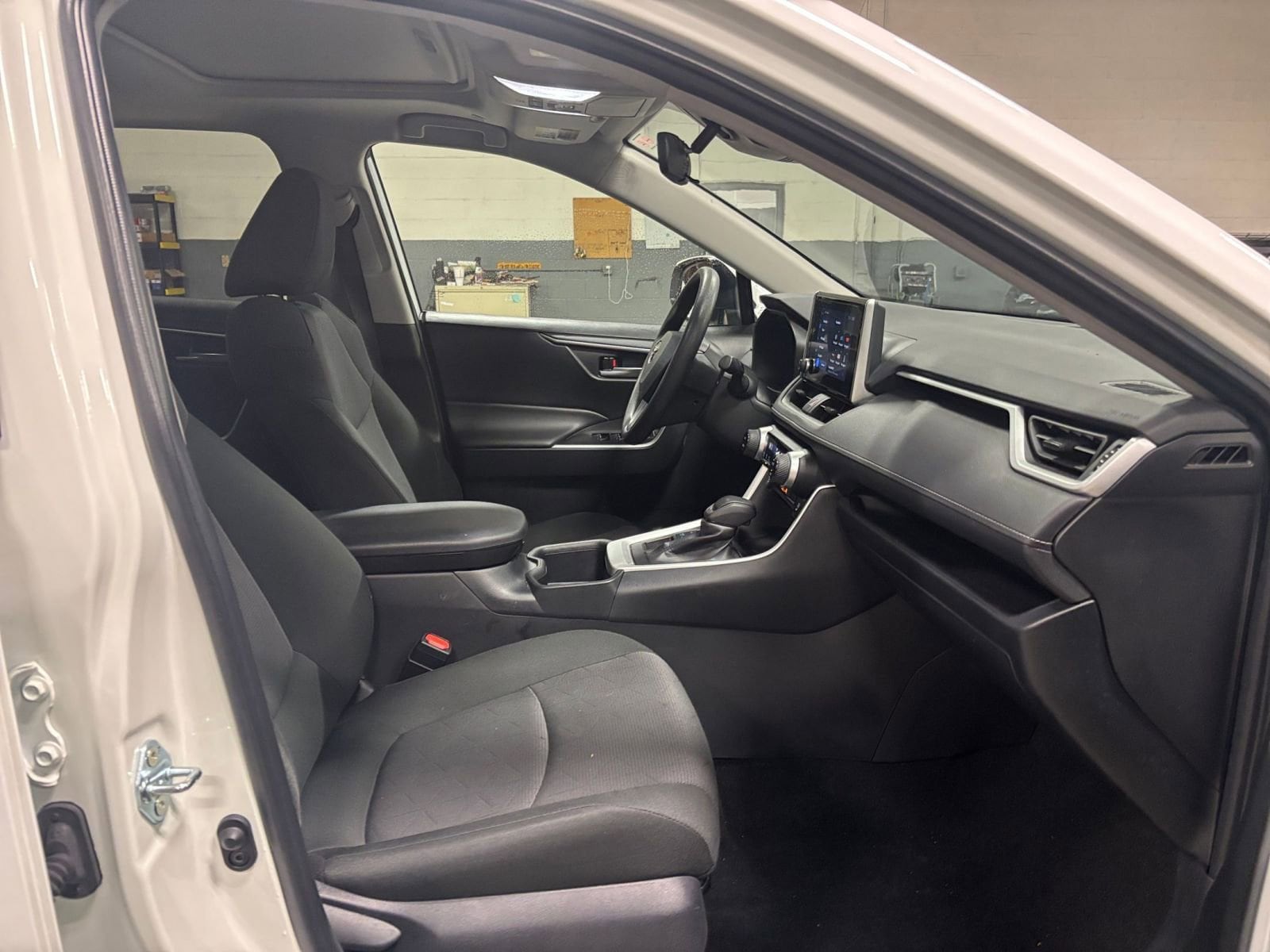 Thumbnail: 2025 Toyota RAV4 - 27