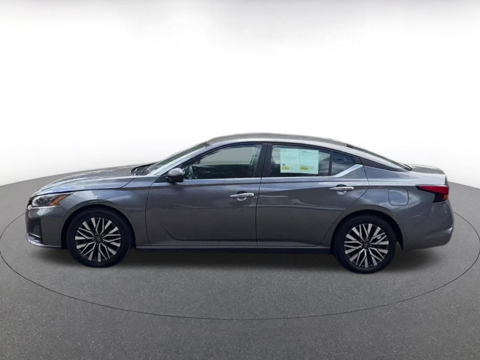 Thumbnail: 2025 Nissan Altima - 9
