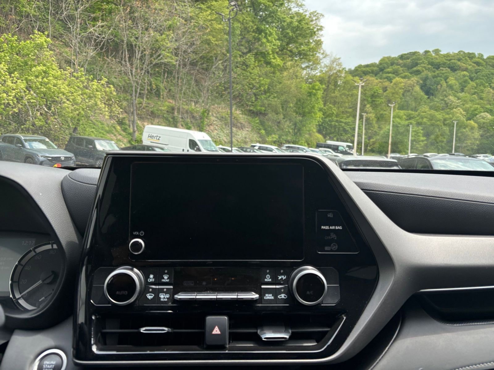 Thumbnail: 2025 Toyota Highlander - 21
