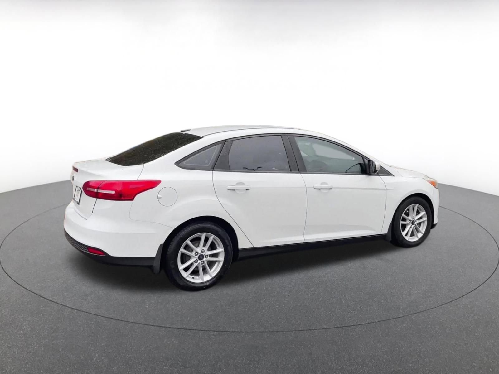Thumbnail: 2017 Ford Focus - 15