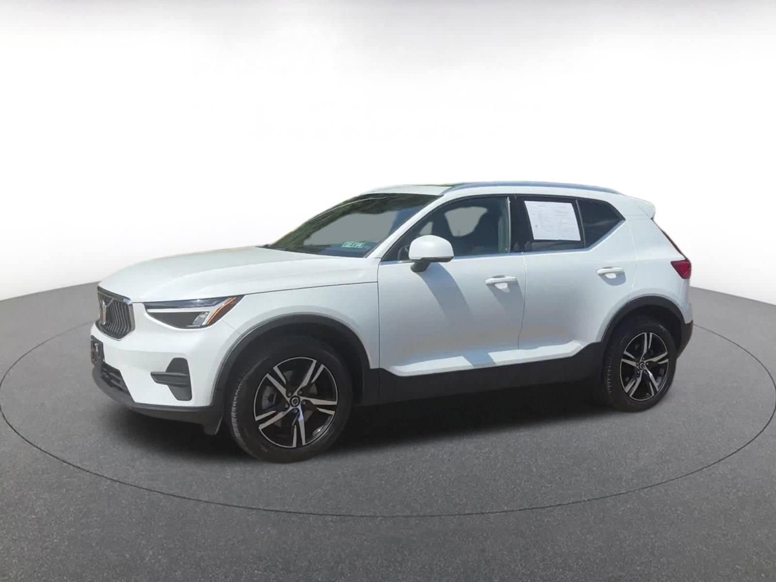 Thumbnail: 2024 Volvo XC40 - 8