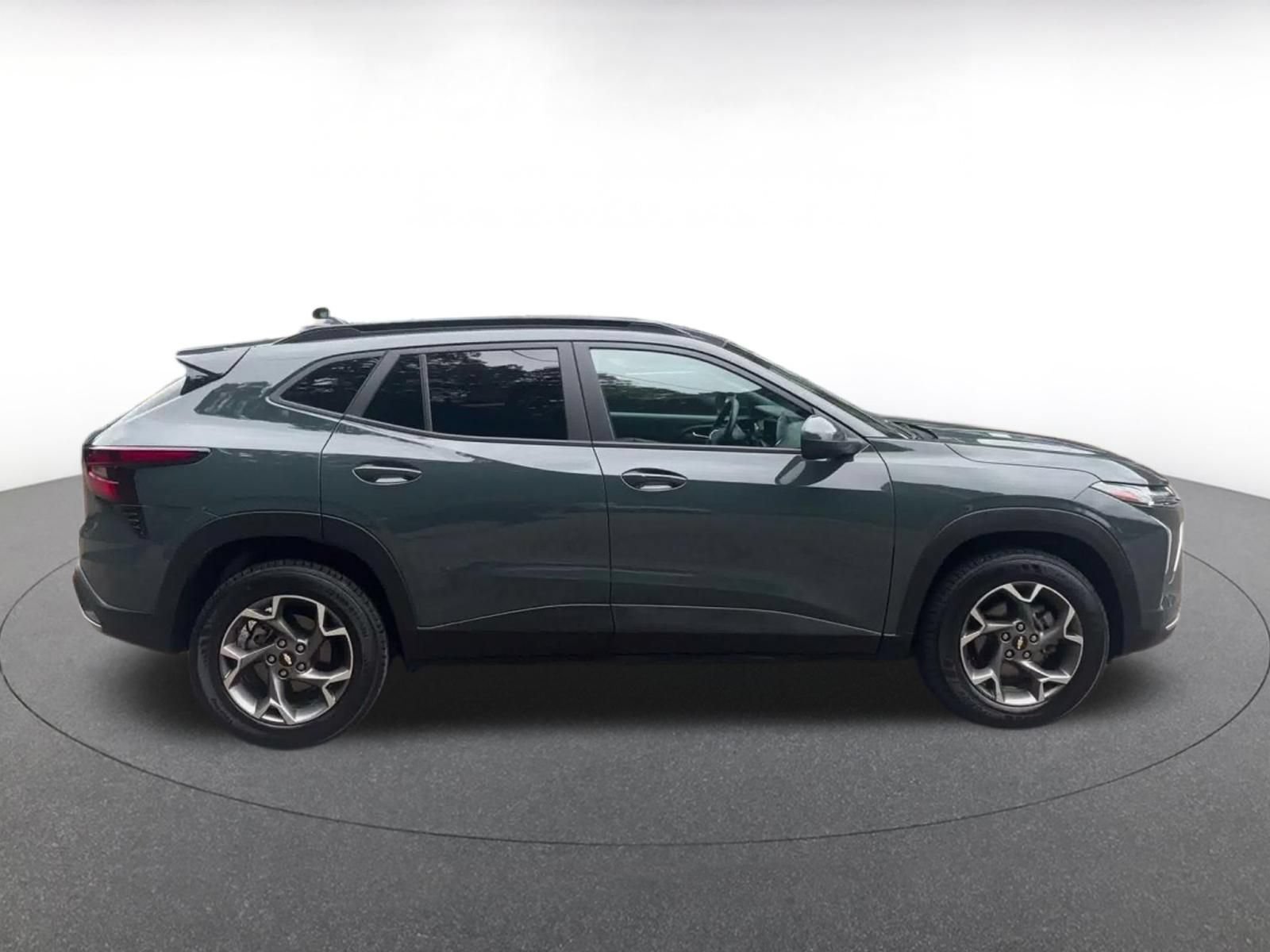 Thumbnail: 2025 Chevrolet Trax - 15