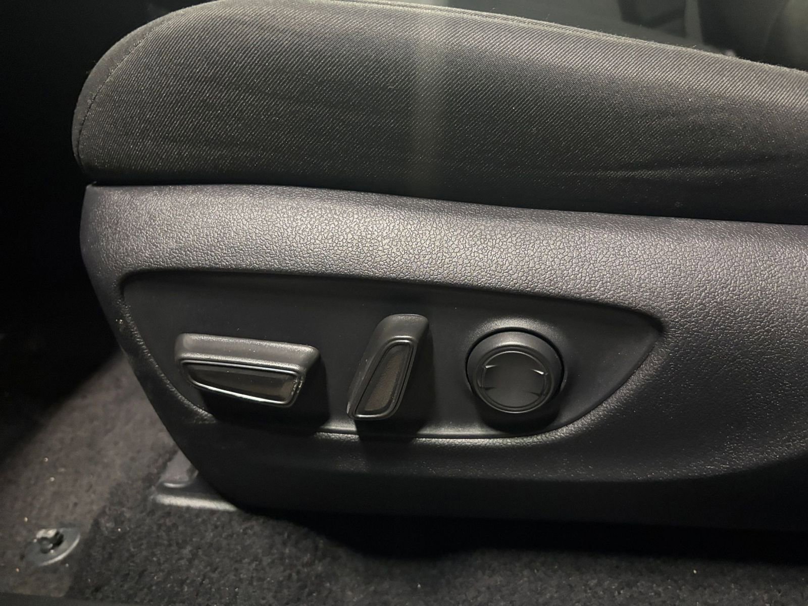 Thumbnail: 2025 Toyota RAV4 - 24