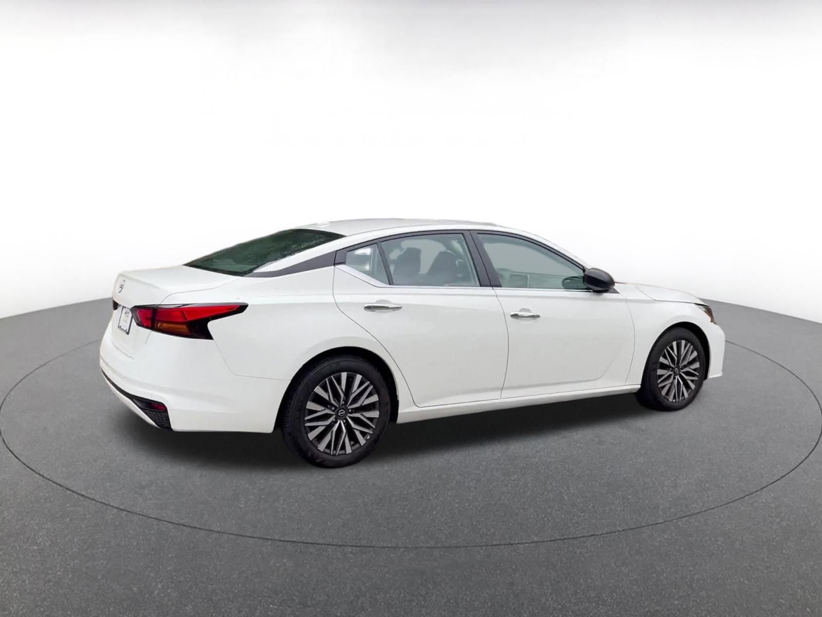 Thumbnail: 2025 Nissan Altima - 14