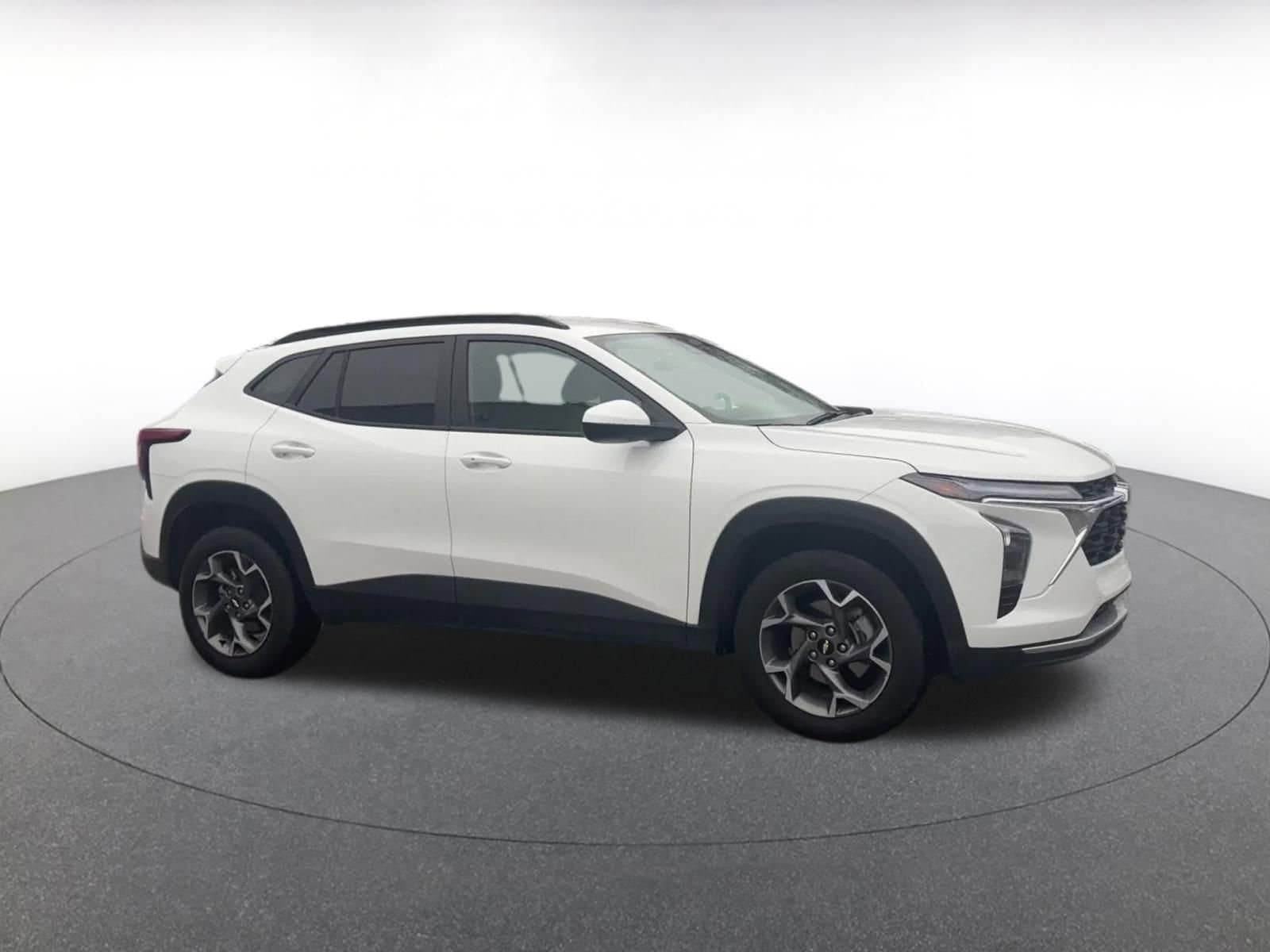 Thumbnail: 2025 Chevrolet Trax - 2