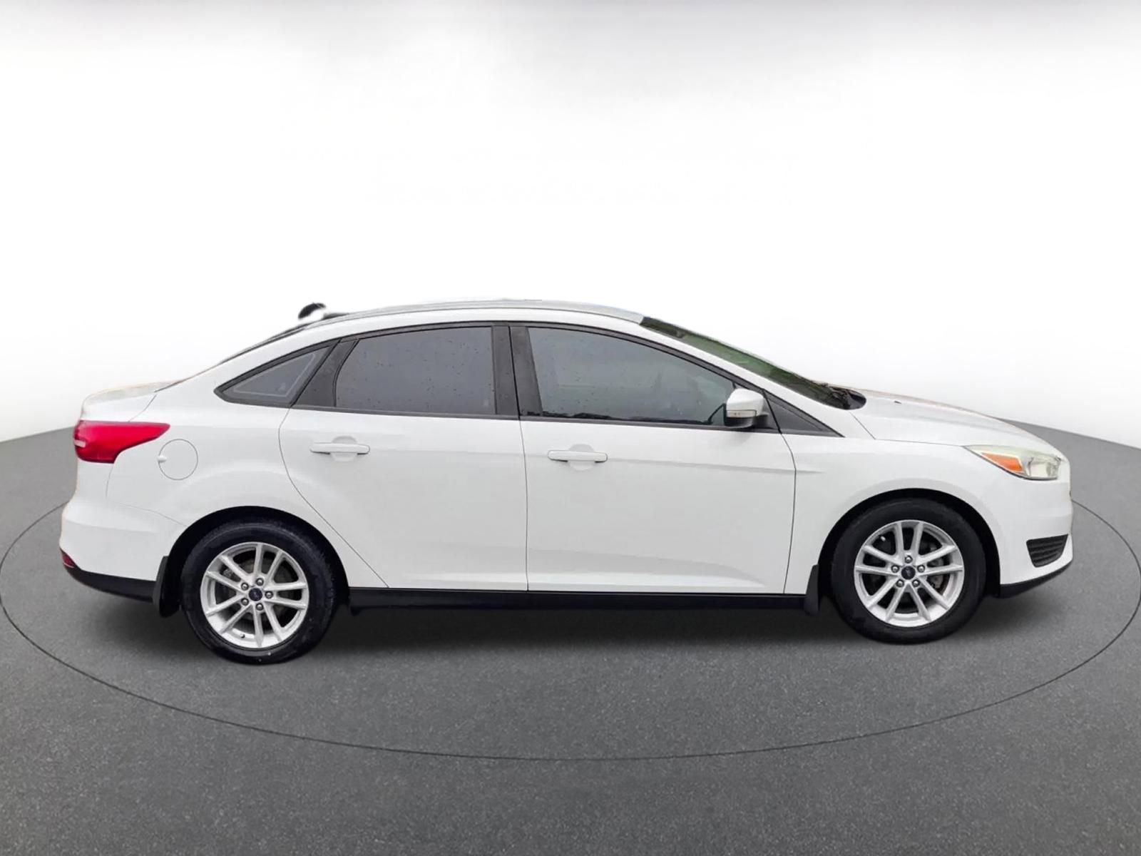 Thumbnail: 2017 Ford Focus - 16