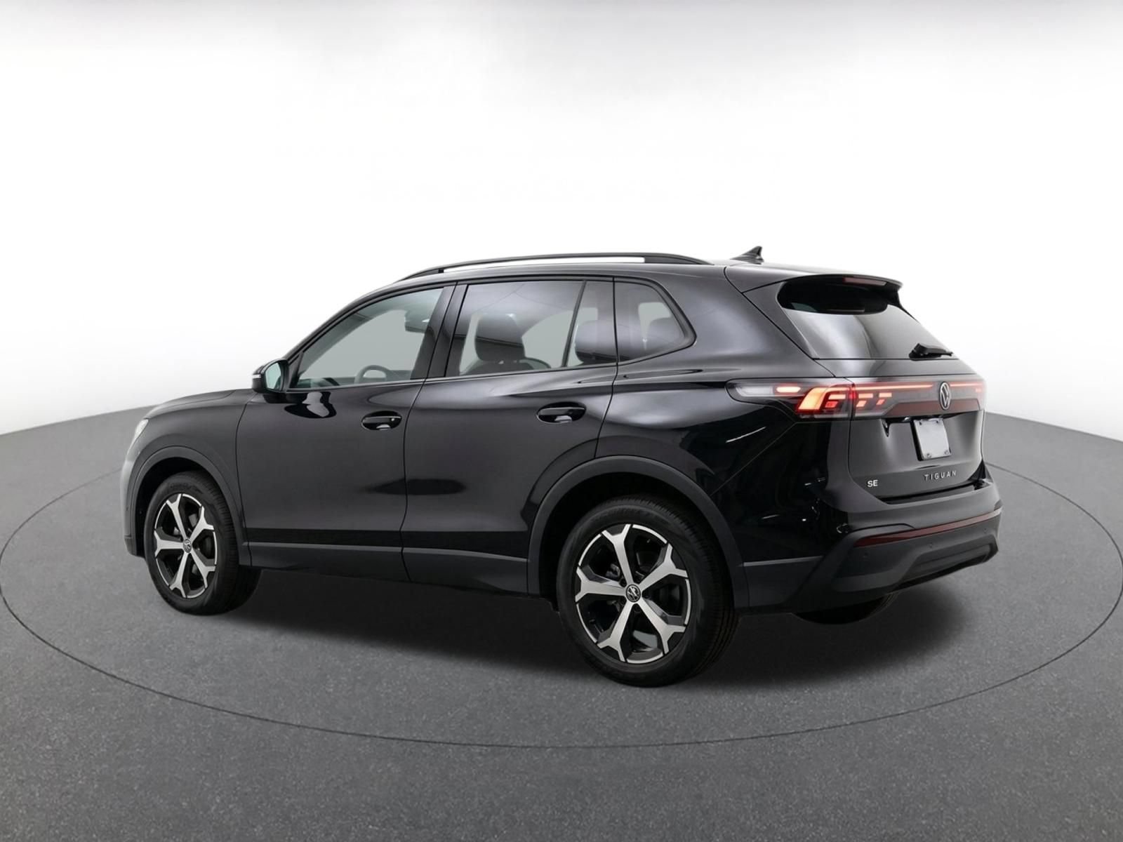 Thumbnail: 2026 Volkswagen Tiguan - 5