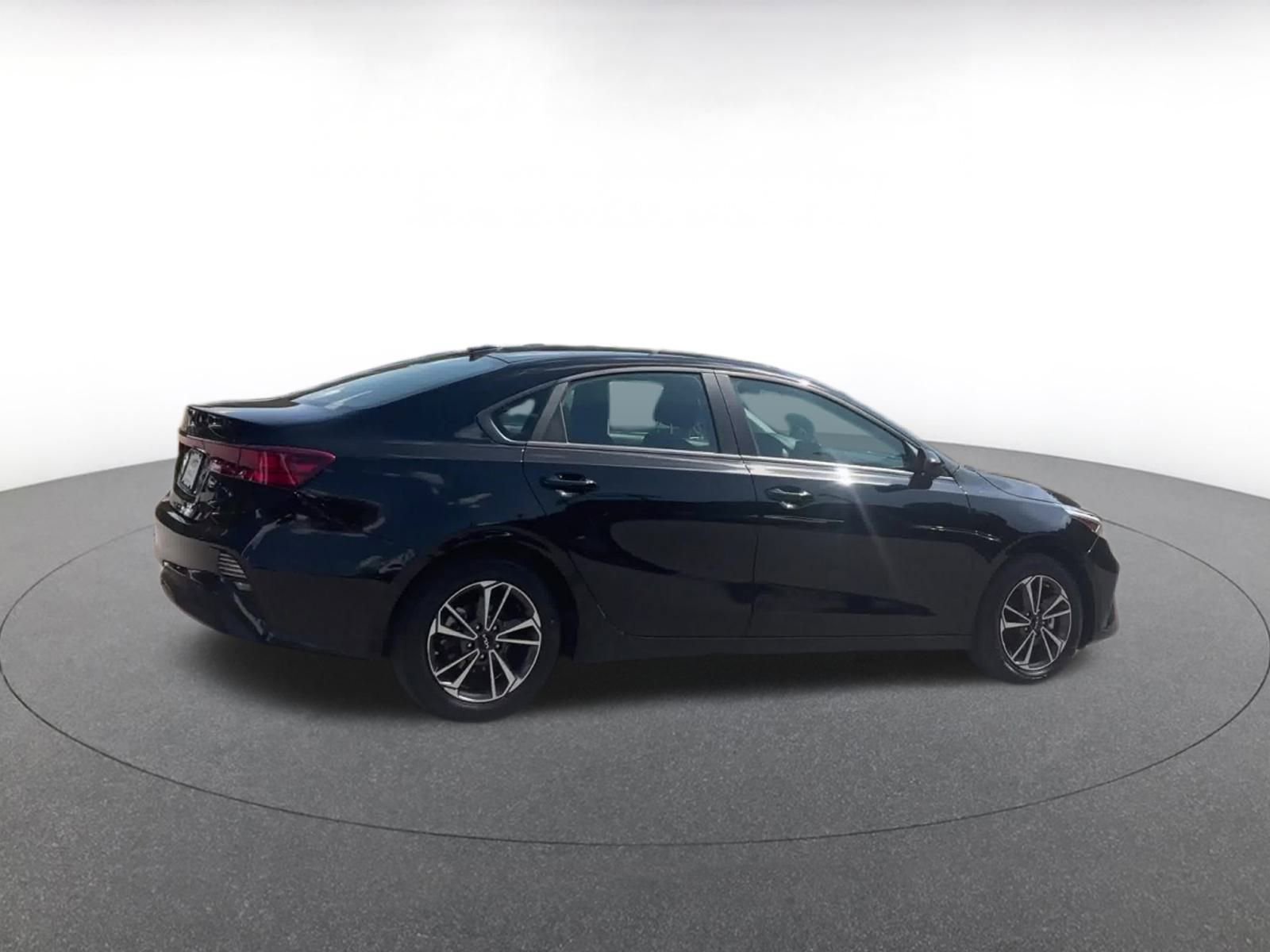 Thumbnail: 2024 Kia Forte - 12