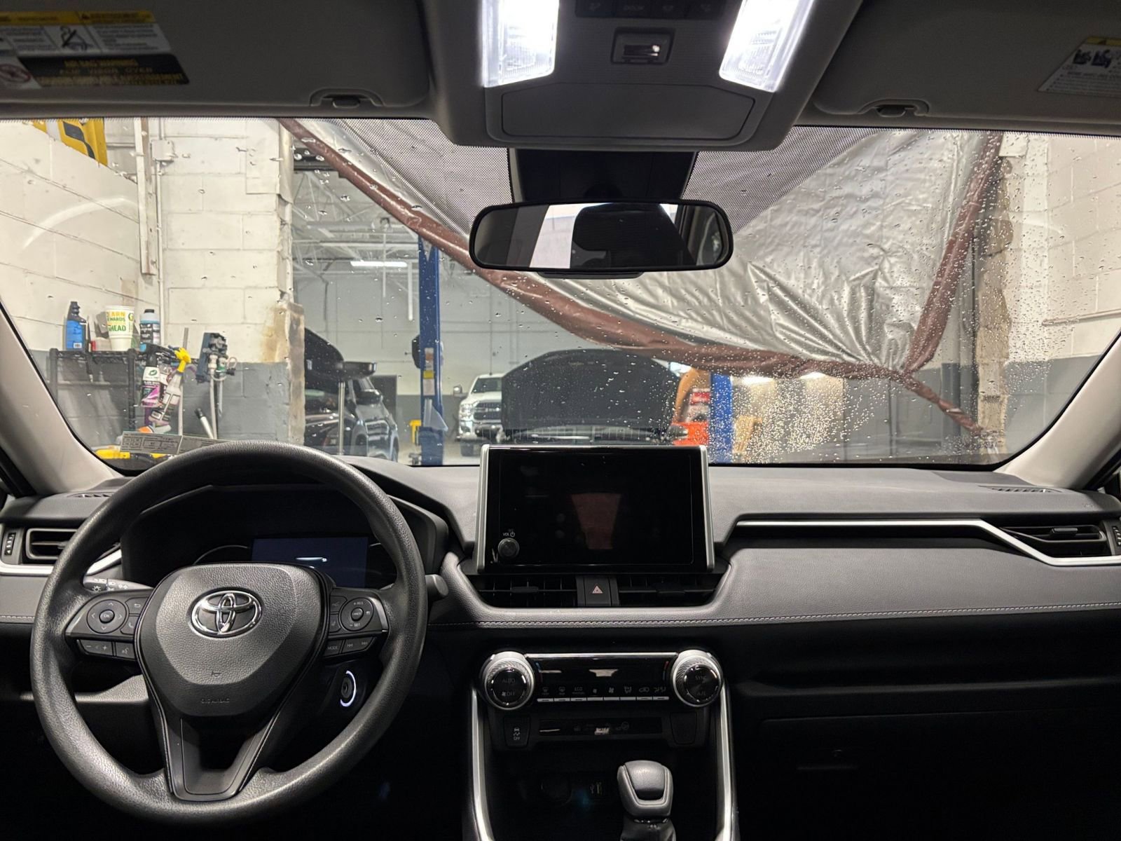 Thumbnail: 2025 Toyota RAV4 - 32