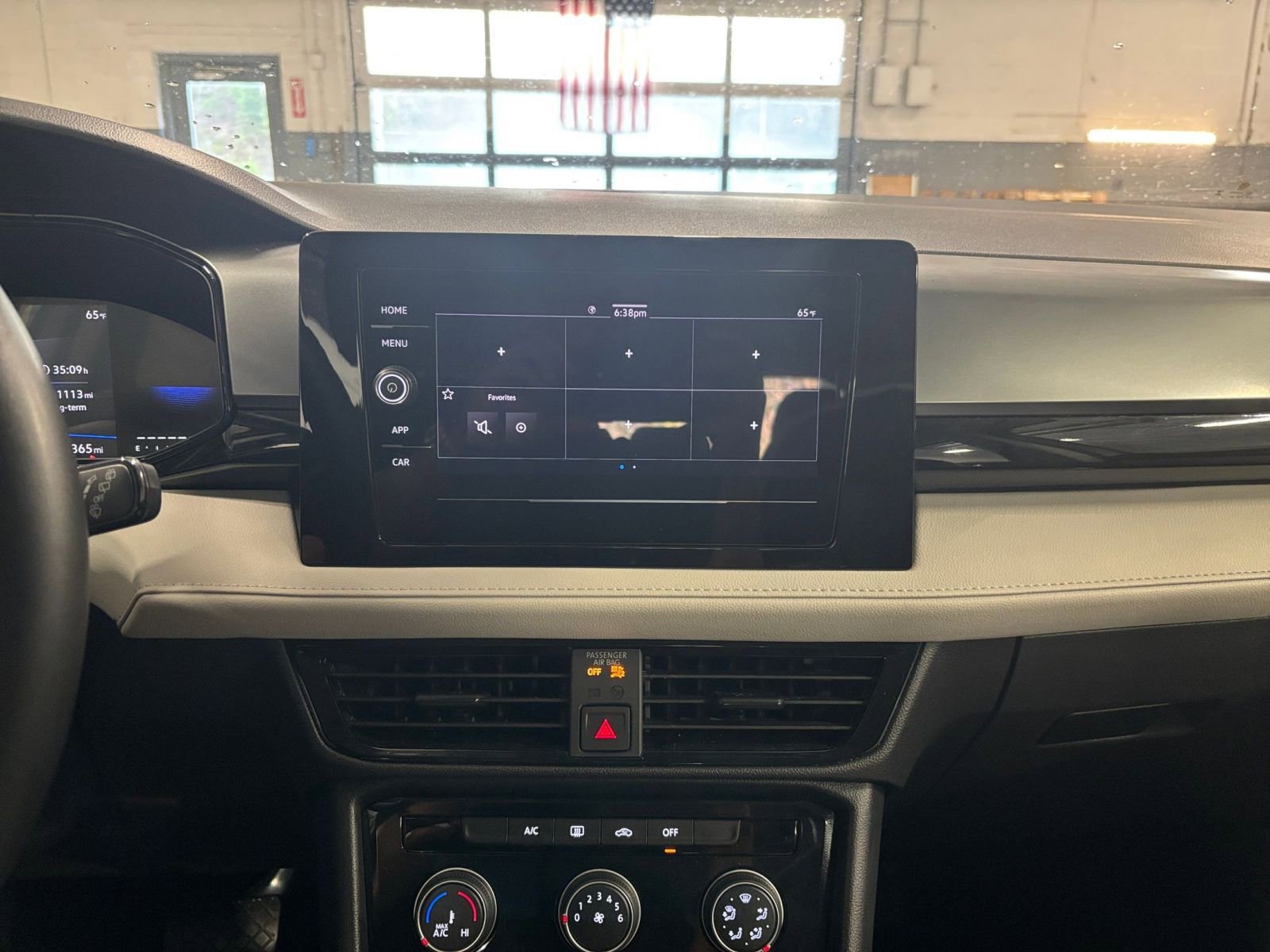 Thumbnail: 2025 Volkswagen Taos - 17