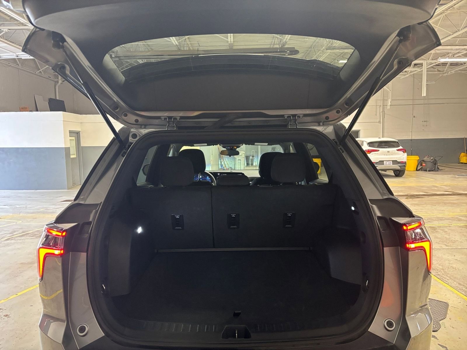 Thumbnail: 2025 Chevrolet Equinox - 30