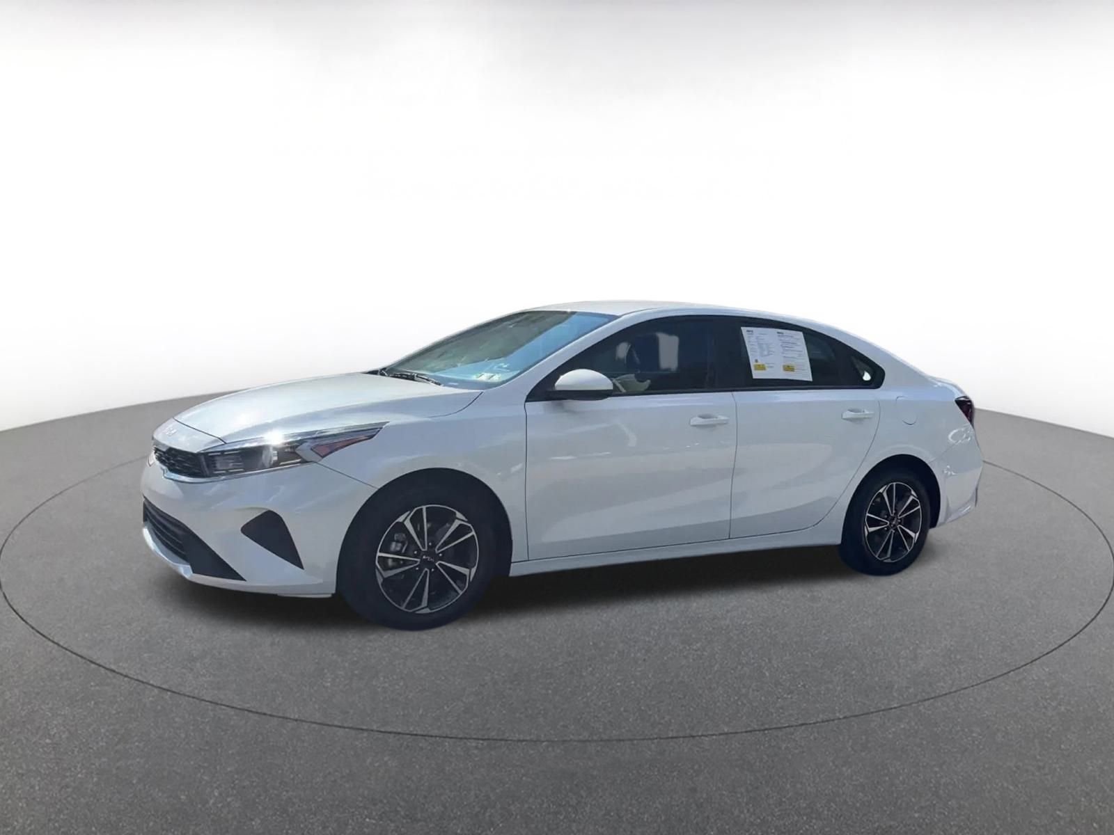 Thumbnail: 2024 Kia Forte - 8