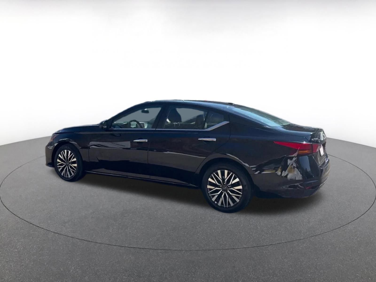 Thumbnail: 2025 Nissan Altima - 10