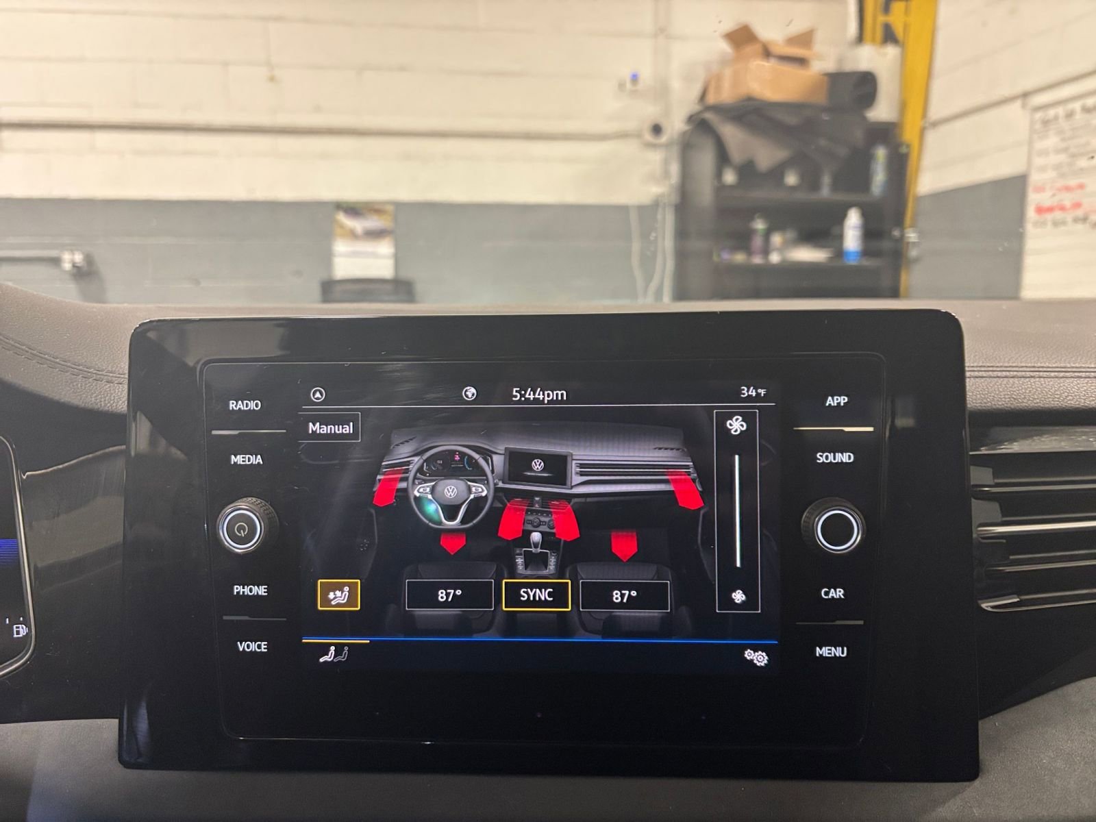 Thumbnail: 2025 Volkswagen Jetta - 21