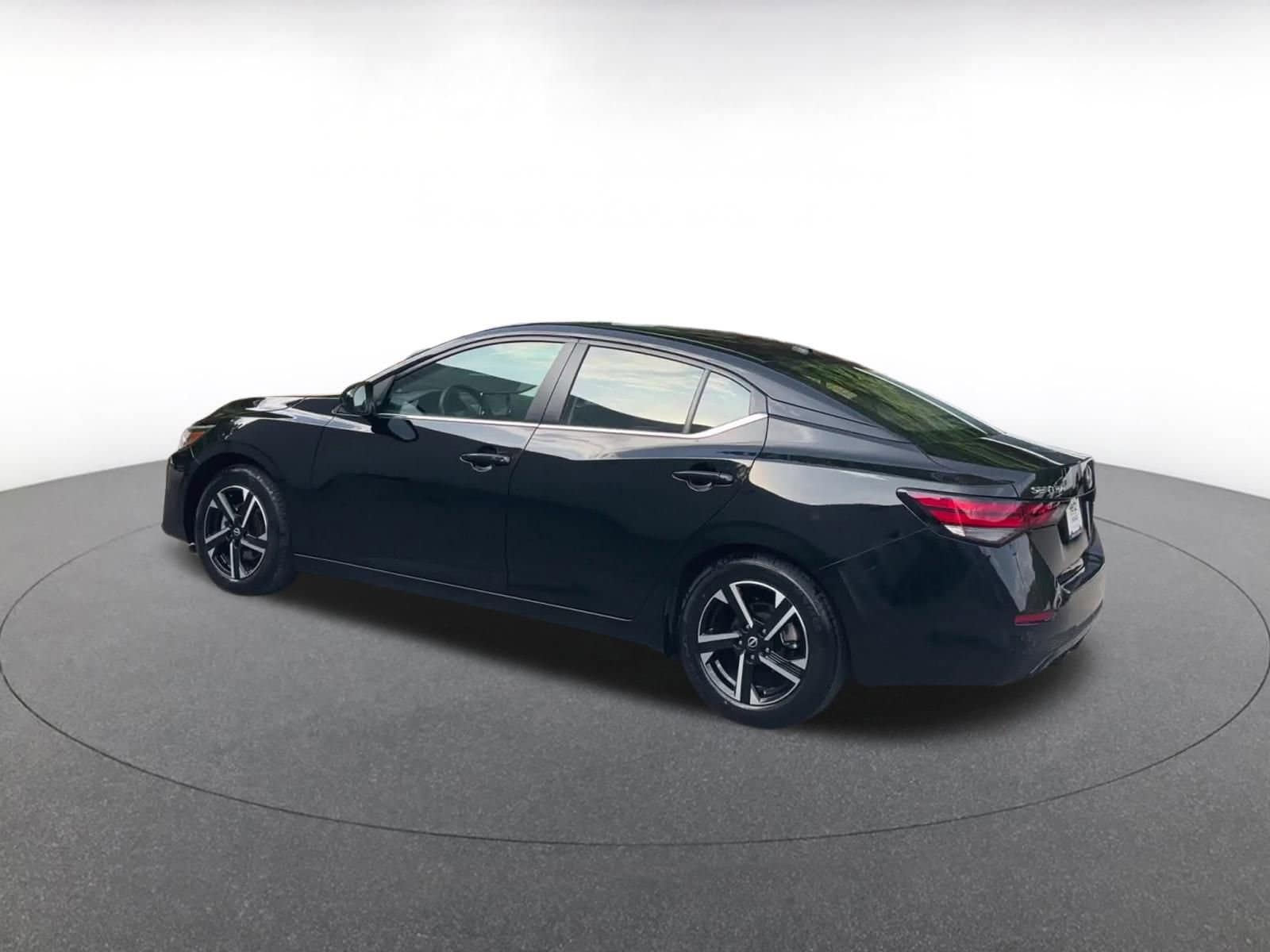 Thumbnail: 2024 Nissan Sentra - 10