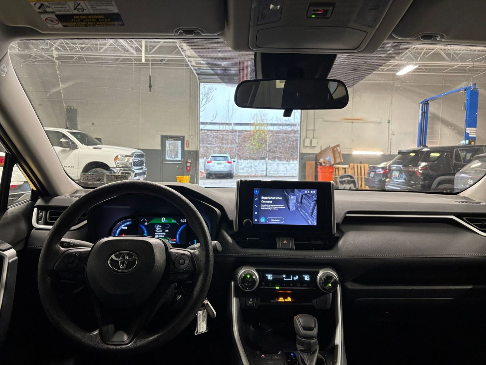 Thumbnail: 2025 Toyota RAV4 - 33