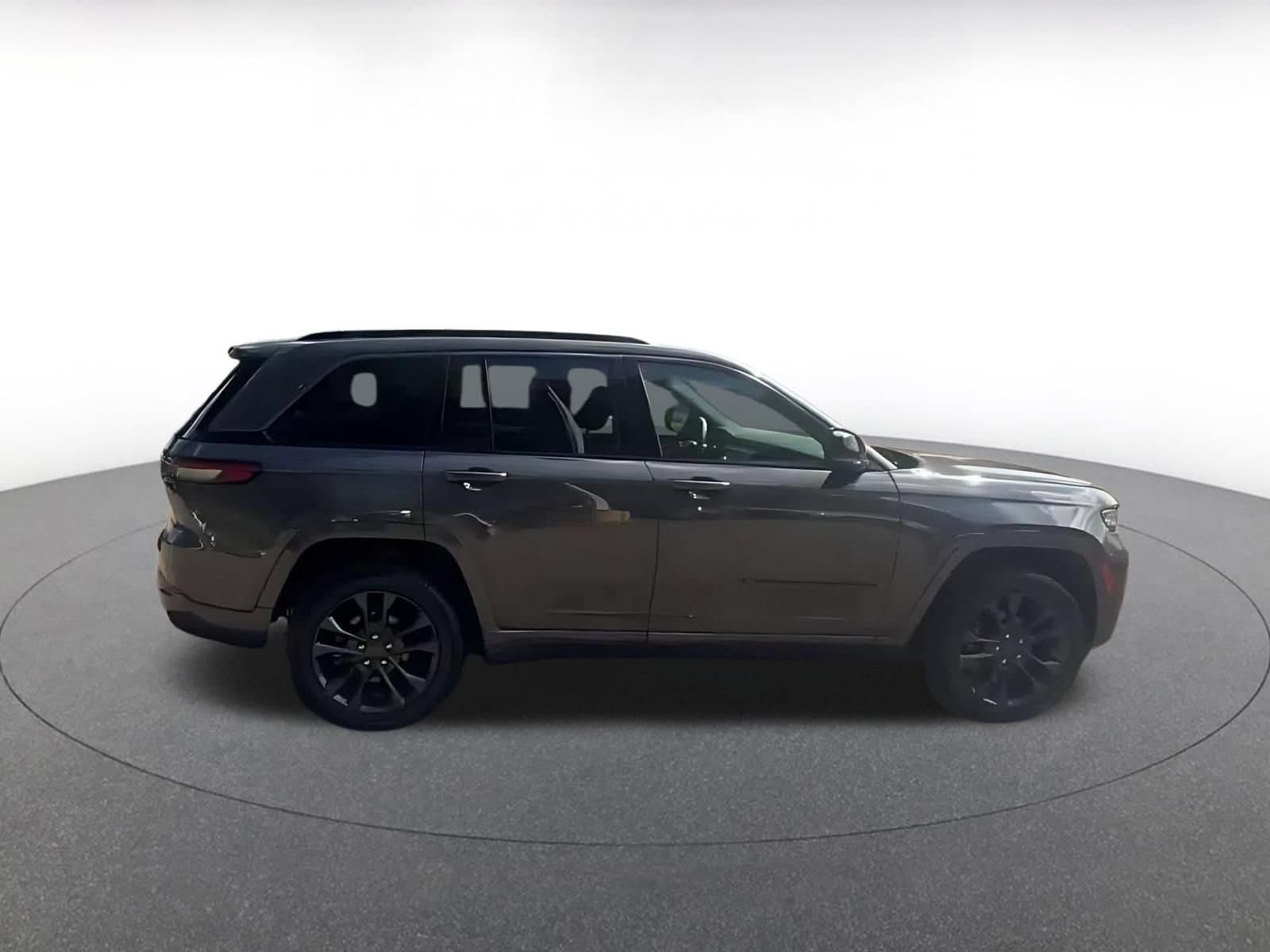 Thumbnail: 2026 Jeep Grand Cherokee - 12